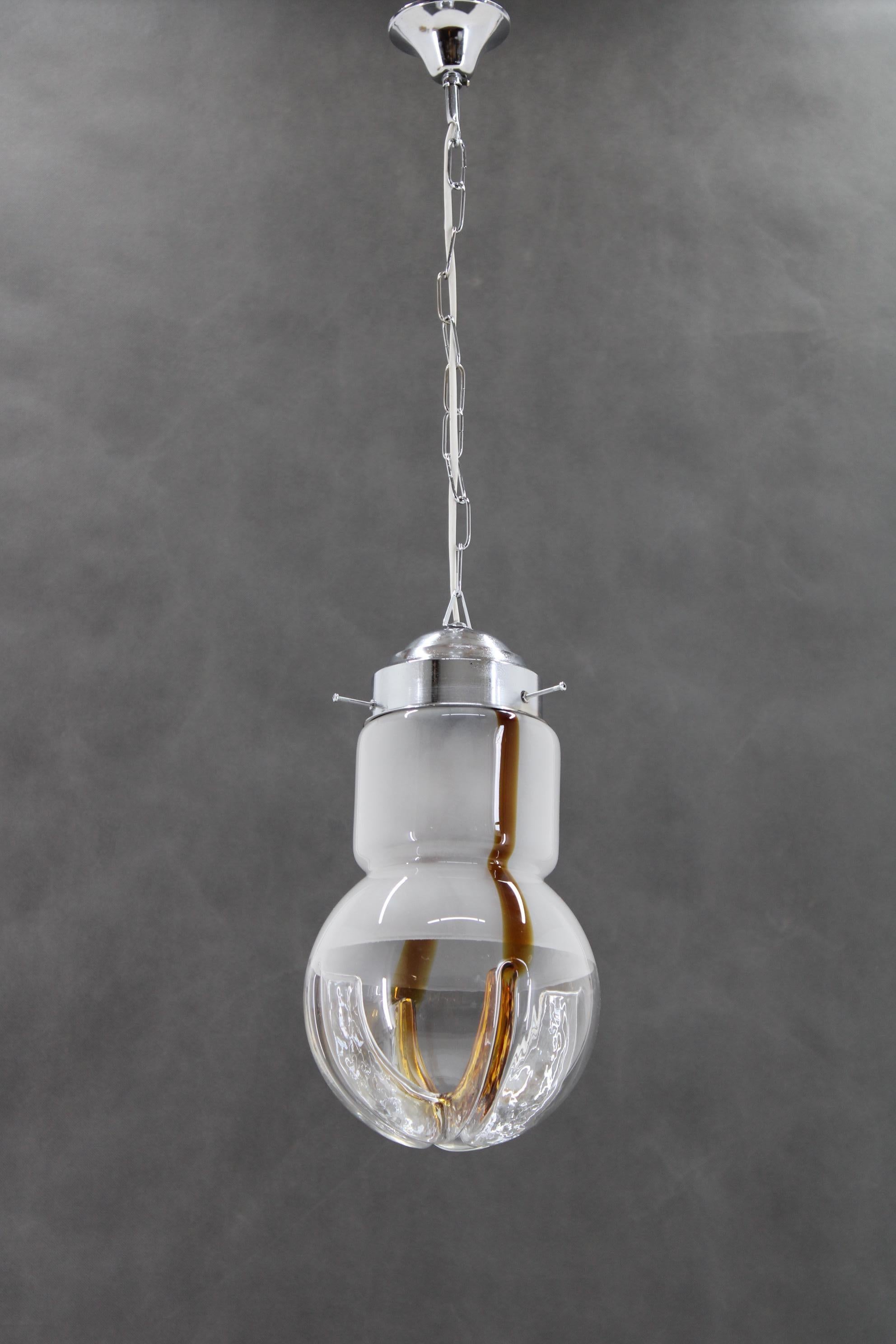 - Pulito e lucidato
- 1x, lampadine E26-E27
- Compatibile con il cablaggio degli Stati Uniti
- Buone condizioni originali con lievi segni d'uso