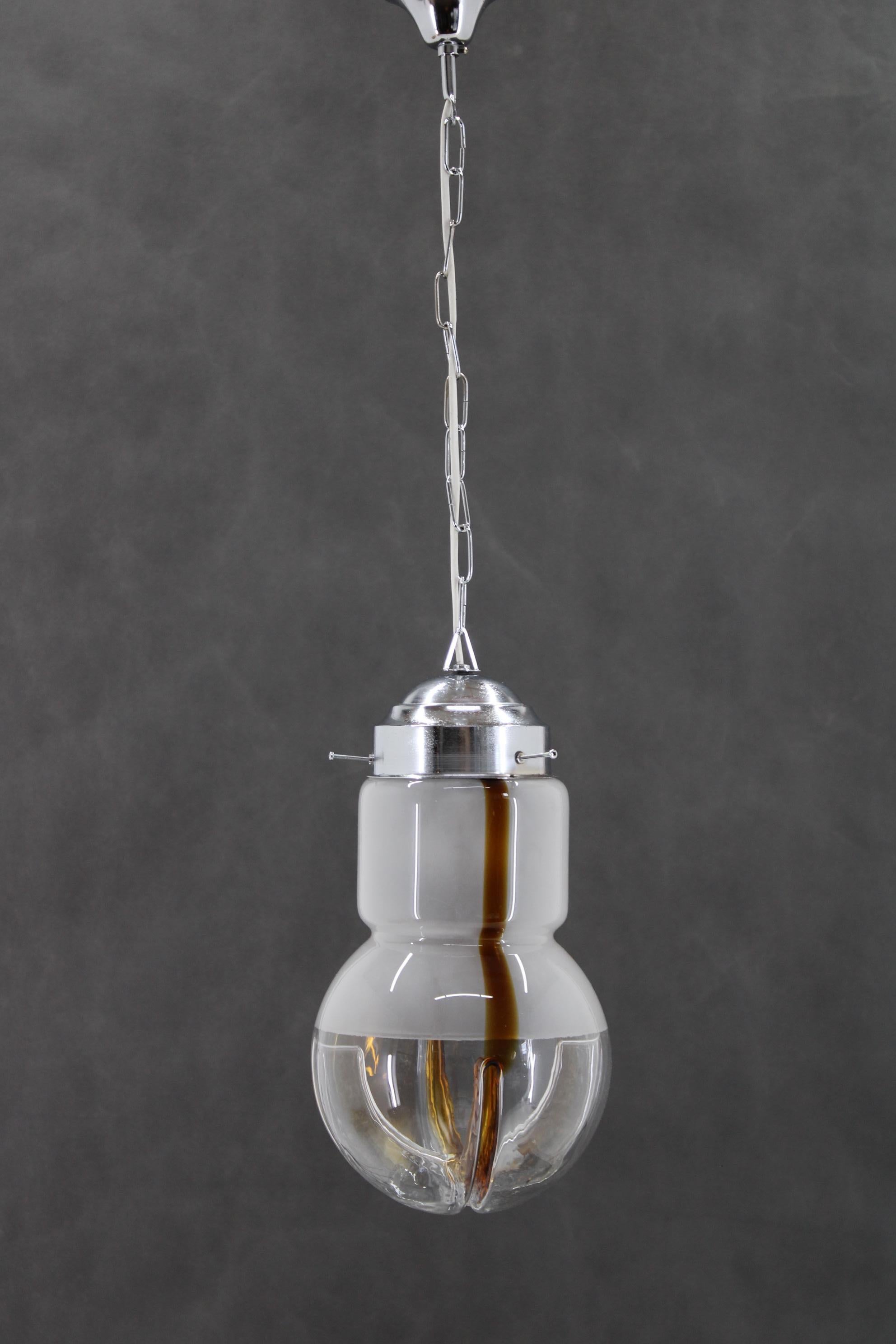 Mid-Century moderno Lampada a sospensione in vetro di Murano degli anni '70, Italia in vendita
