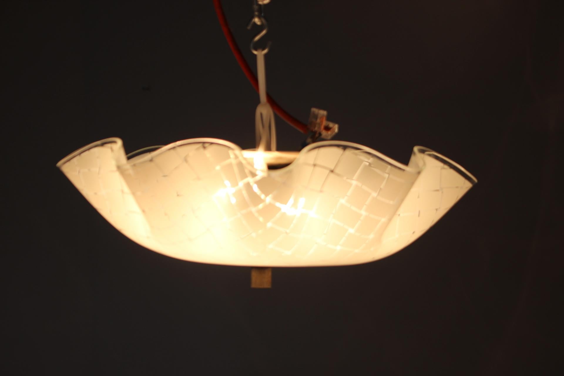 Lampada a sospensione in vetro degli anni '70, Cecoslovacchia in vendita 1