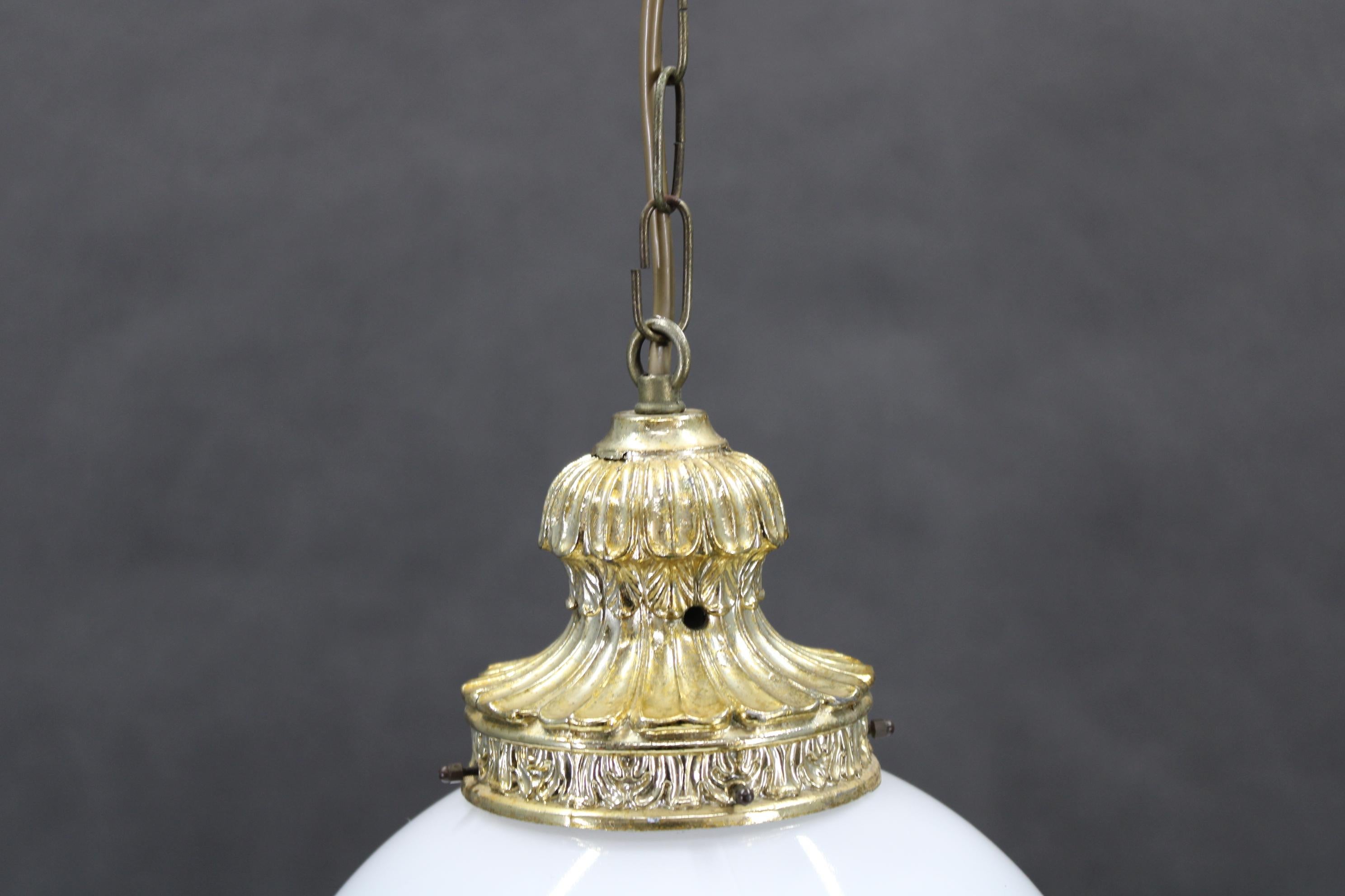 Lámpara colgante de cristal de los años 70, Checoslovaquia Moderno de mediados de siglo en venta