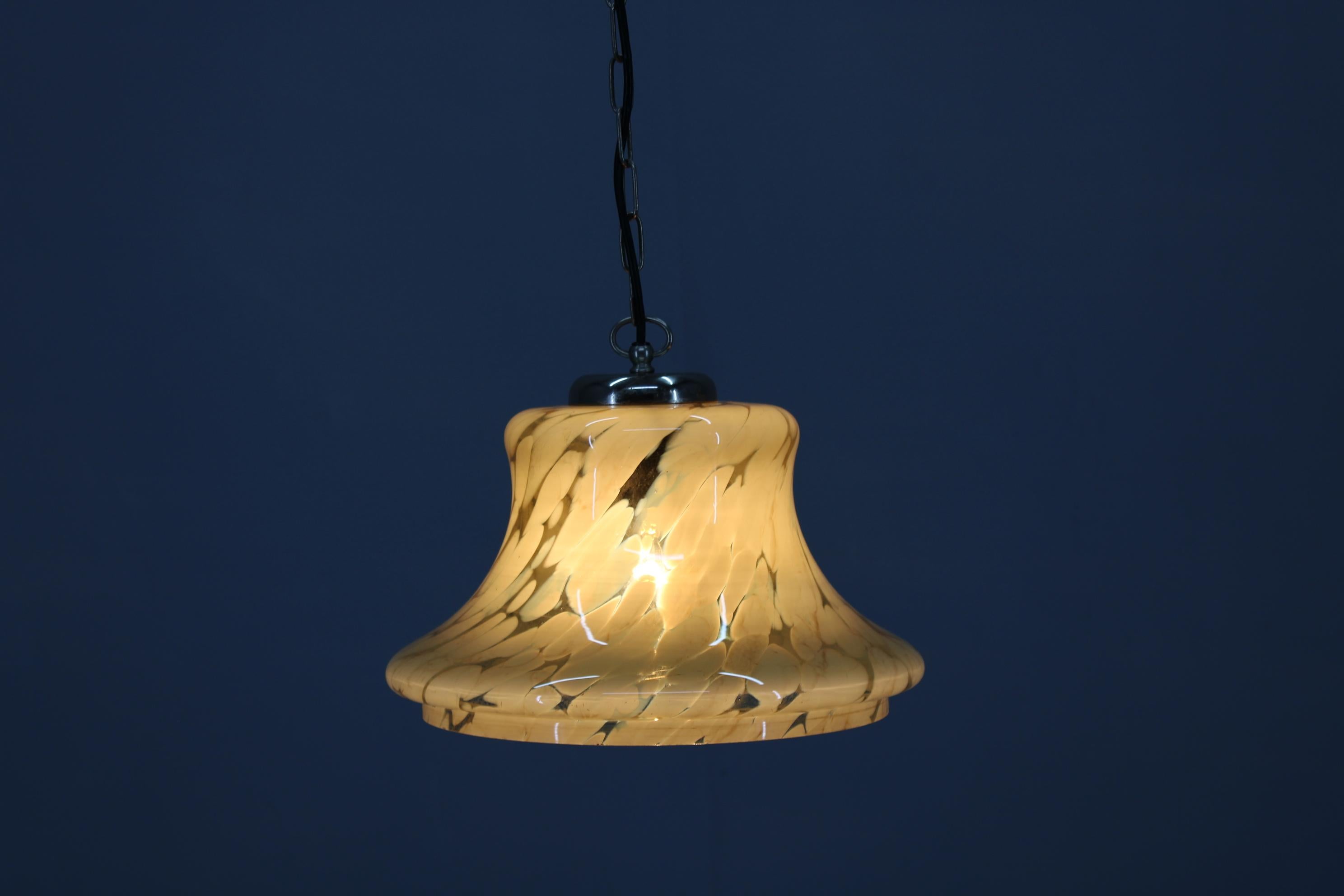 Lampada a sospensione in vetro degli anni '70, Cecoslovacchia in vendita 1