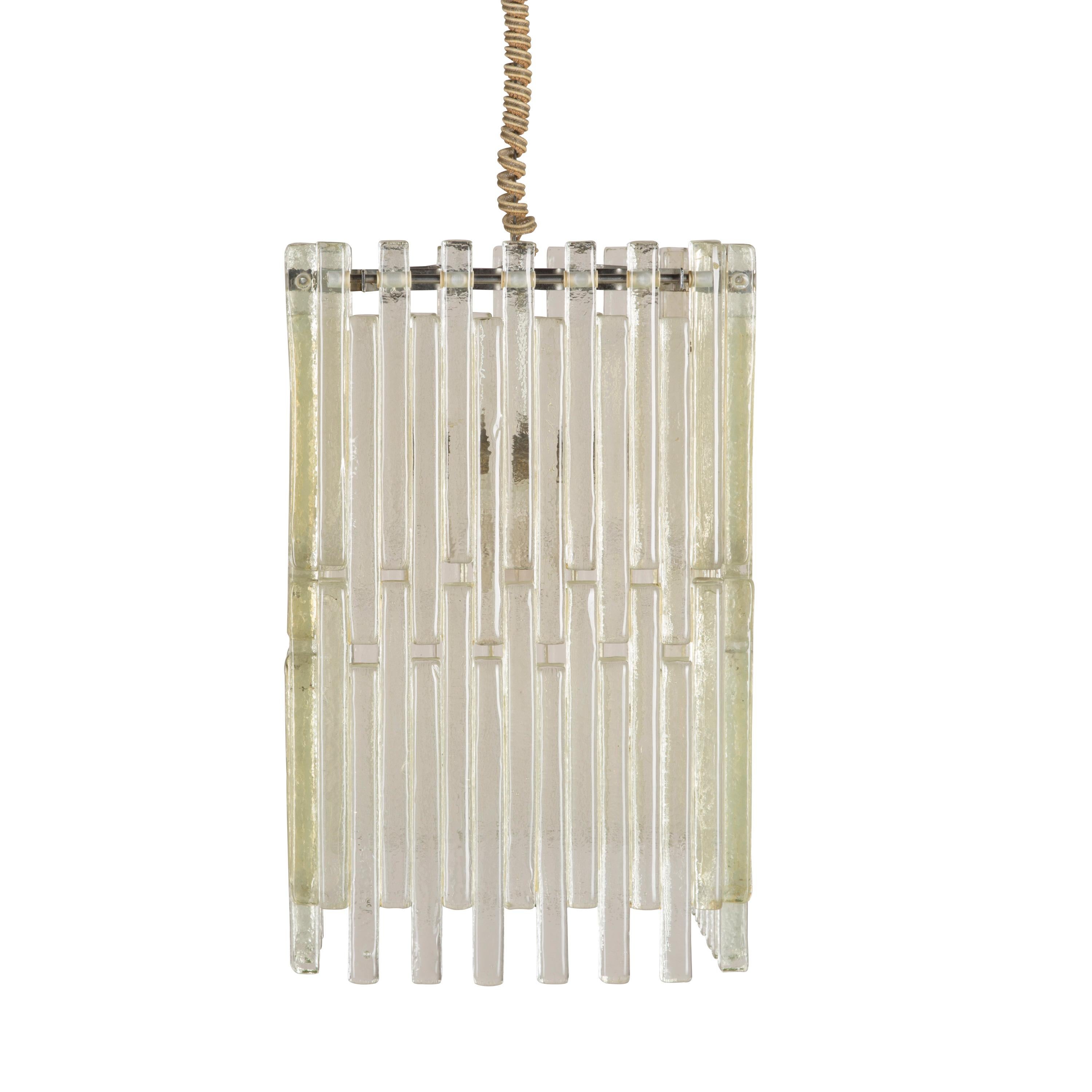 Great scale Italian 1970s glass pendant light.
Total height inc. ceiling rose and current flex drop: 128cm.