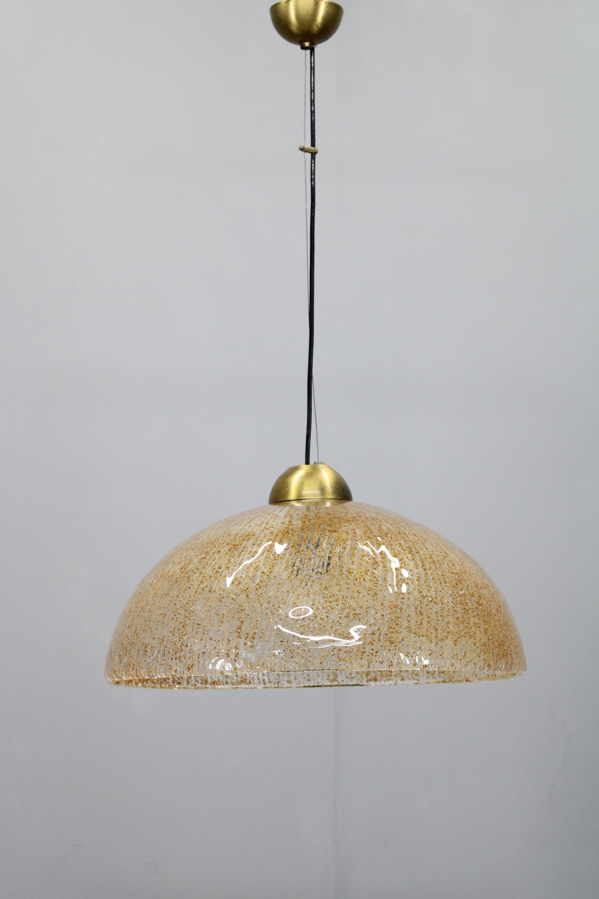 1970er Glas-Pendelleuchte , Italien (Italienisch) im Angebot