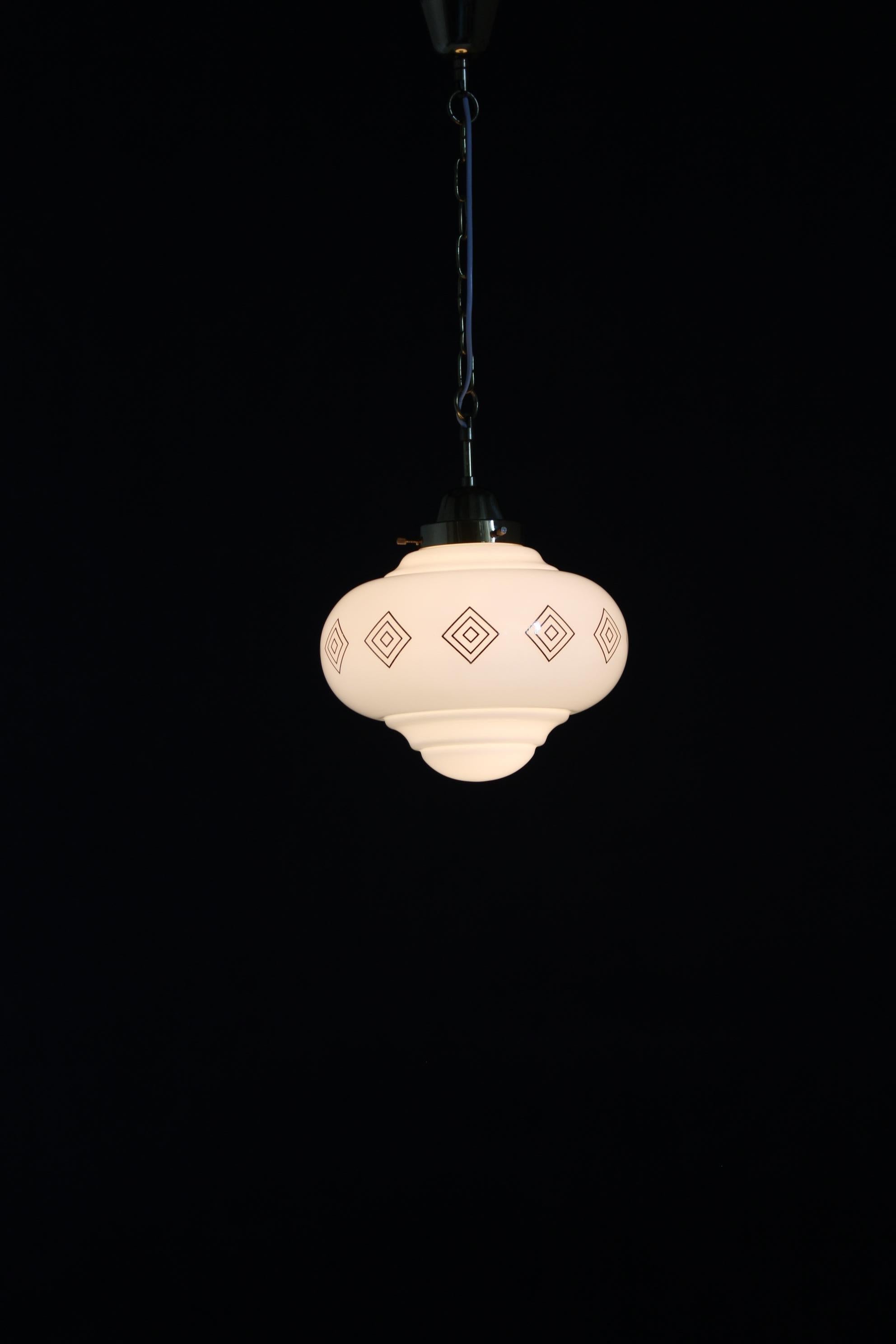Lampada a sospensione in vetro anni '70 con catena in ottone, Cecoslovacchia in vendita 2