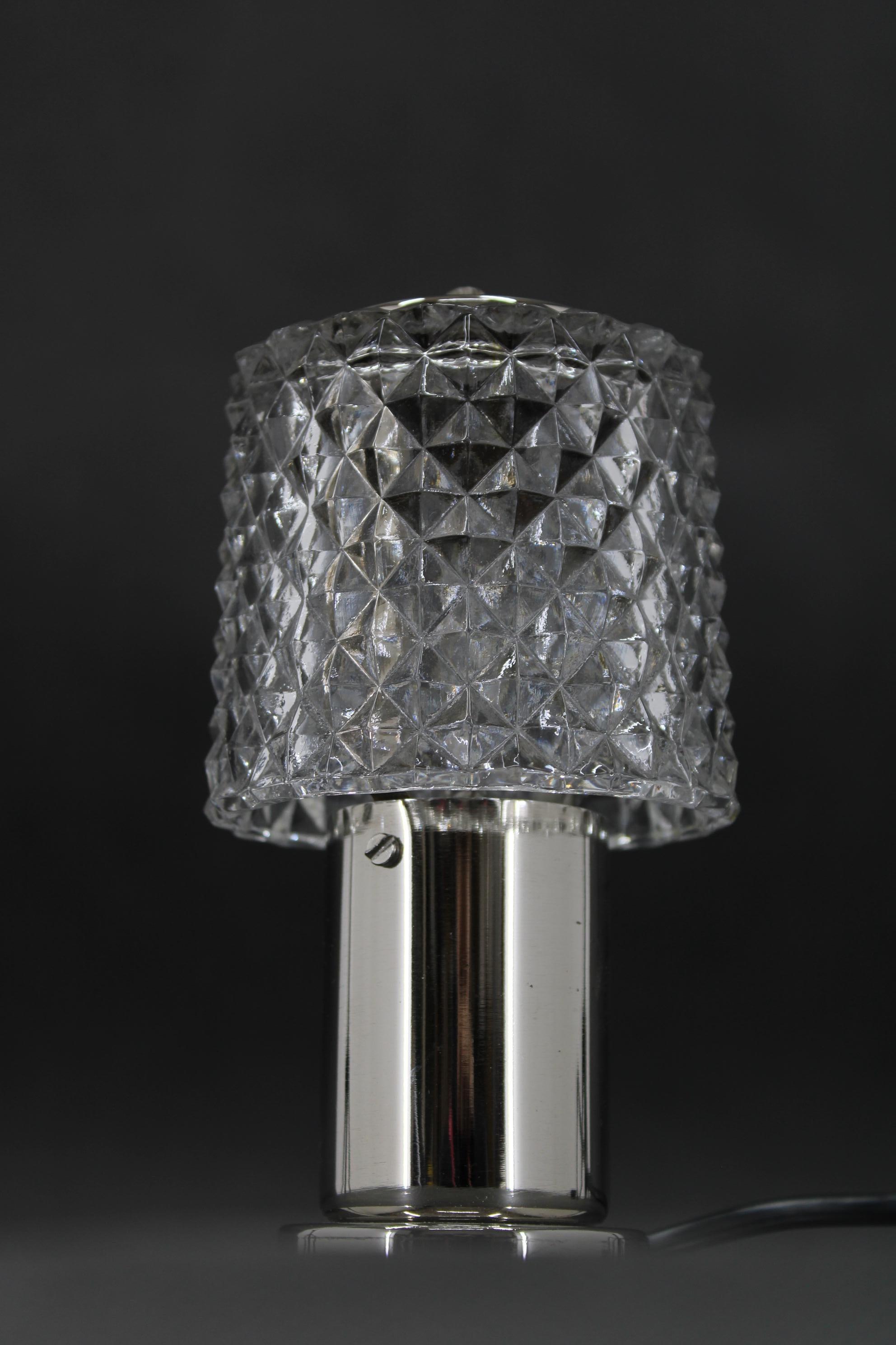 1970er Glas-Tischlampe von Kamenicky Senov, Tschechoslowakei (Moderne der Mitte des Jahrhunderts) im Angebot