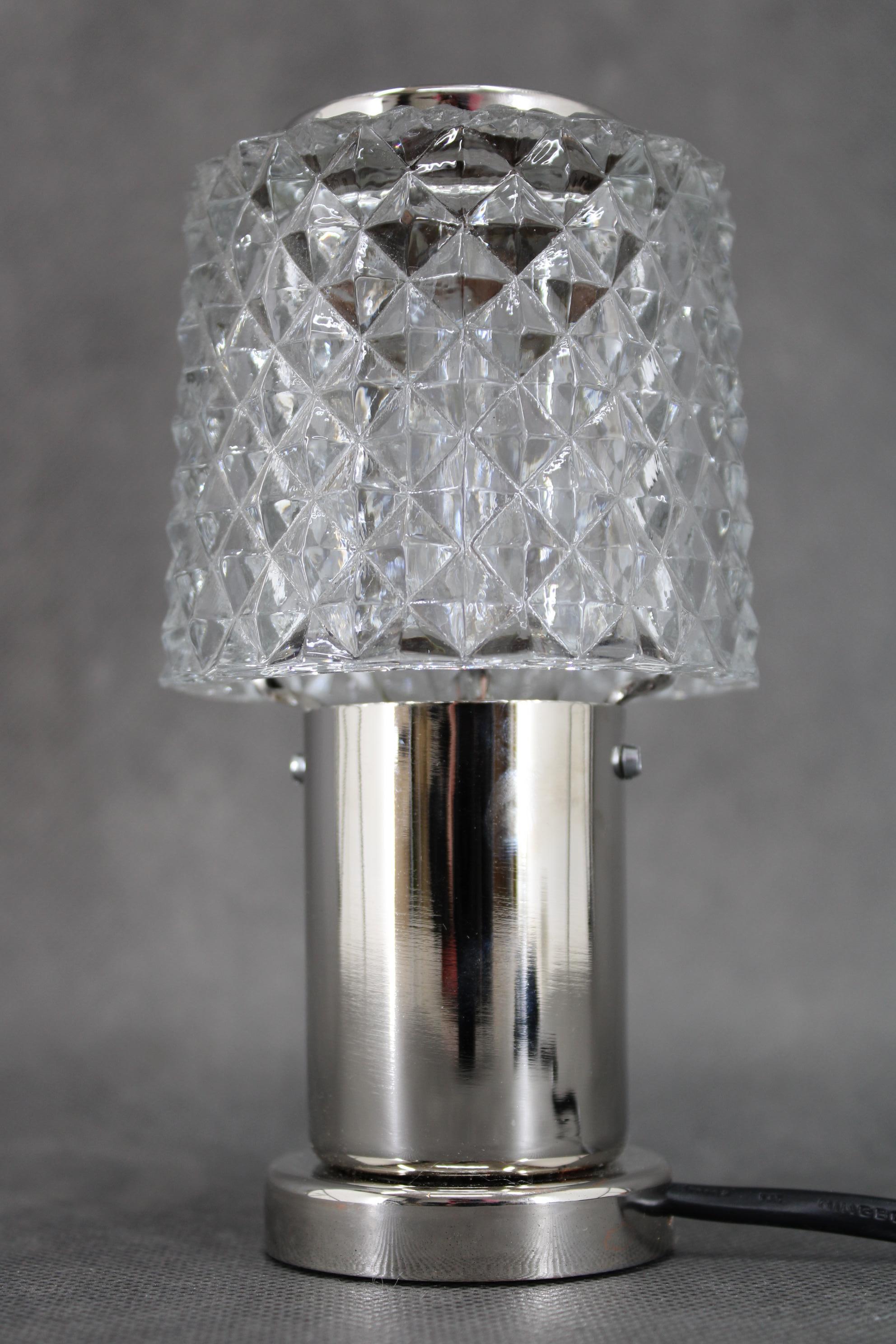 Lámpara de sobremesa de cristal de los años 70, Kamenicky Senov, Checoslovaquia Moderno de mediados de siglo en venta
