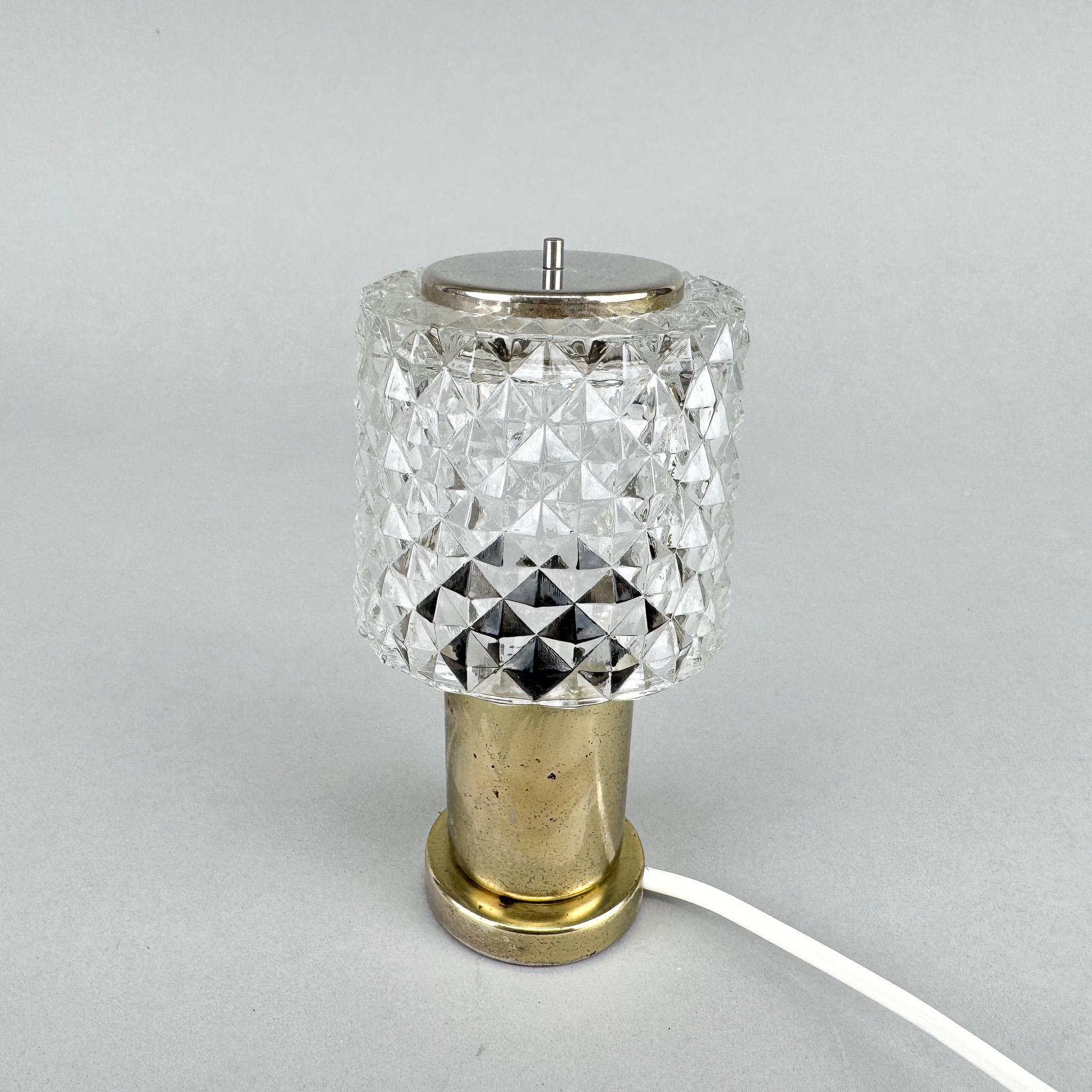Lámpara de sobremesa de cristal de los años 70, Kamenicky Senov, Checoslovaquia Moderno de mediados de siglo en venta