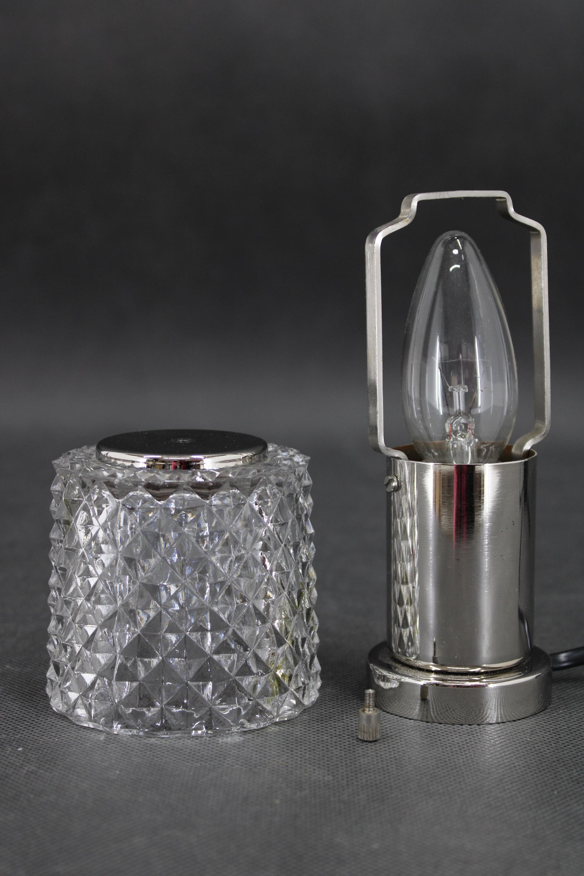 1970er Glas-Tischlampe von Kamenicky Senov, Tschechoslowakei im Zustand „Gut“ im Angebot in Praha, CZ