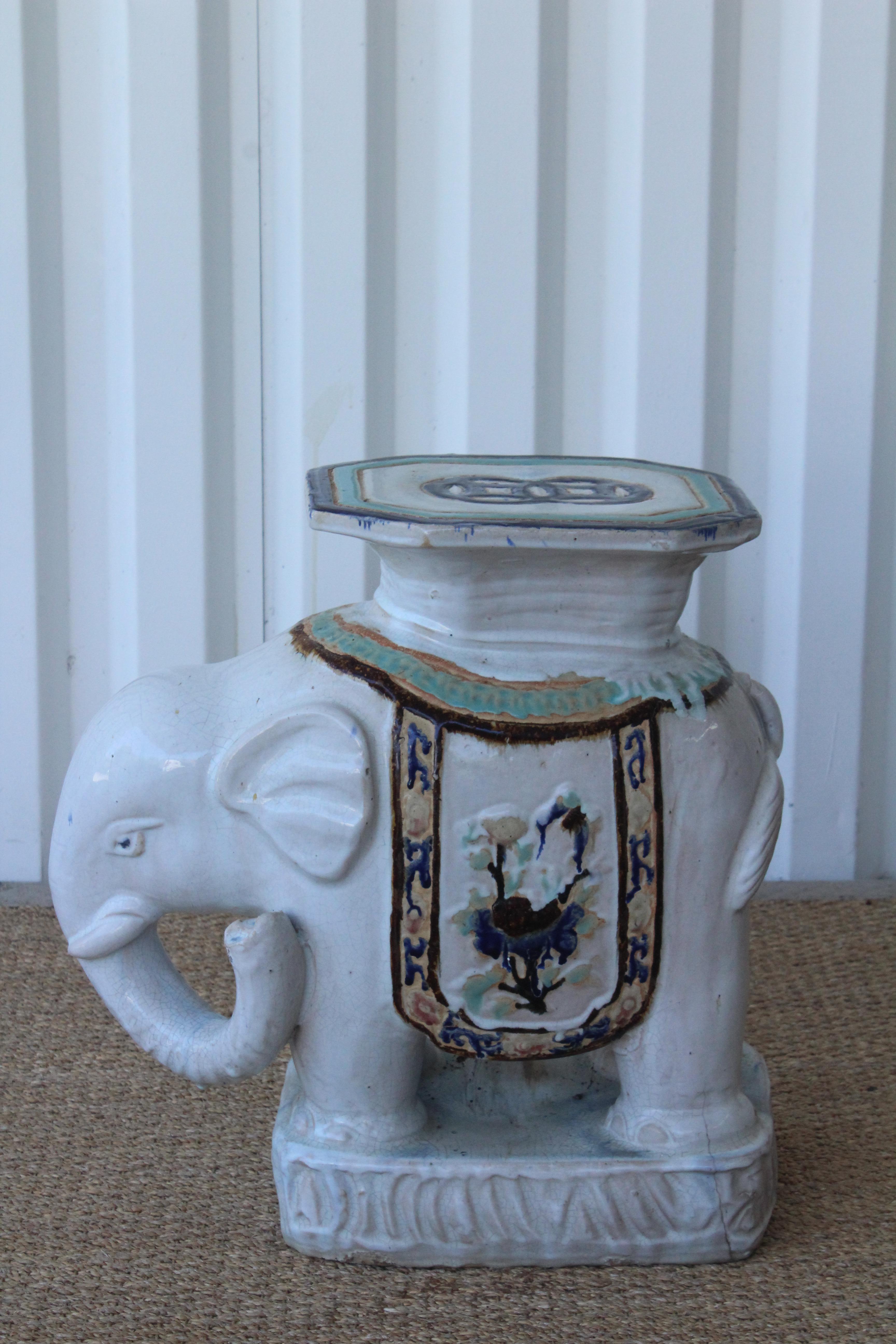Vintage glazed ceramic elephant garden seat or side table from the 1970s. In excellent condition. Suitable for indoor or outdoor use.