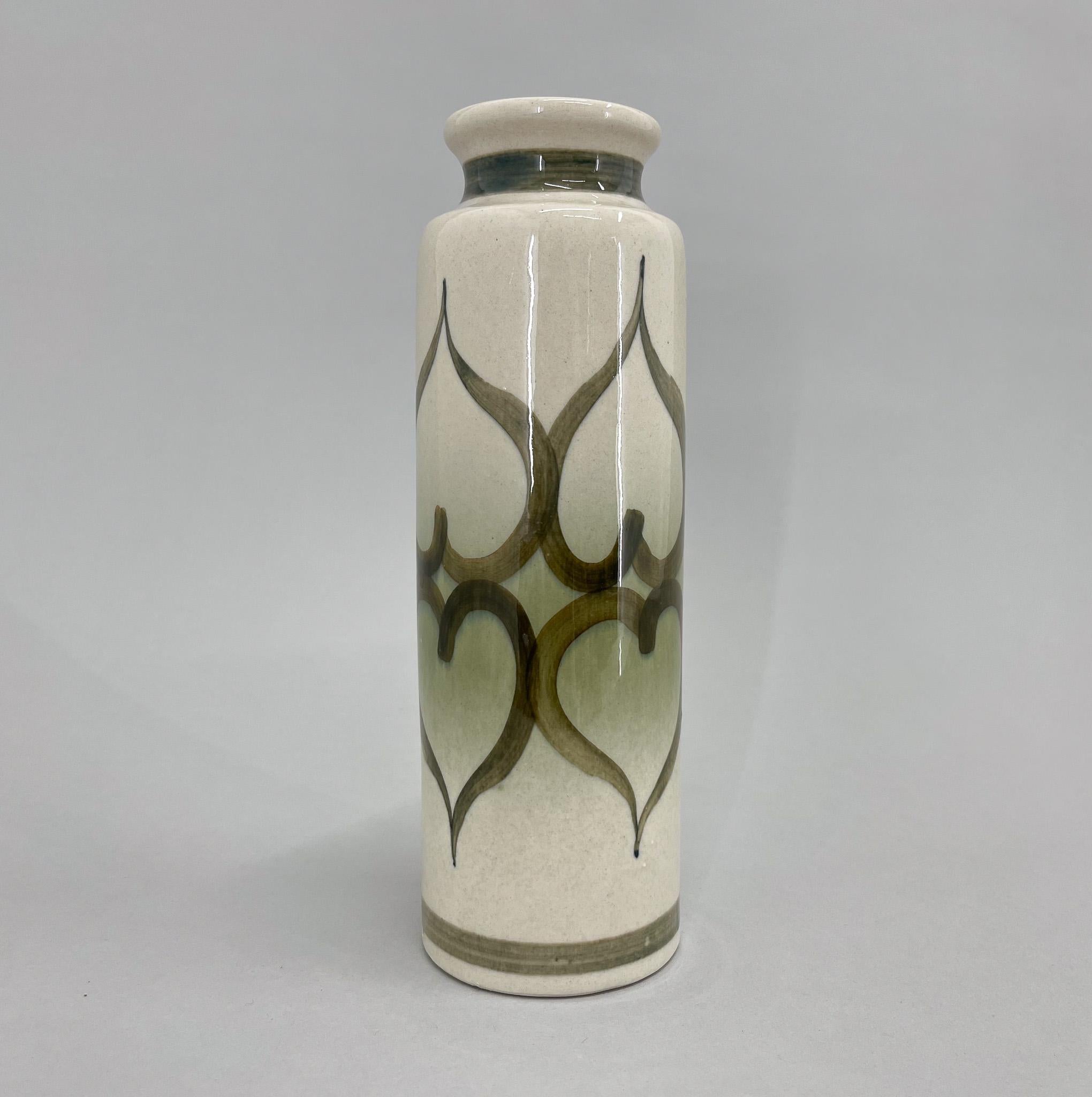 Vintage-Vase aus Keramik, hergestellt von Ditmar Urbach in der ehemaligen Tschechoslowakei in den 1970er Jahren. Guter Vintage-Zustand.