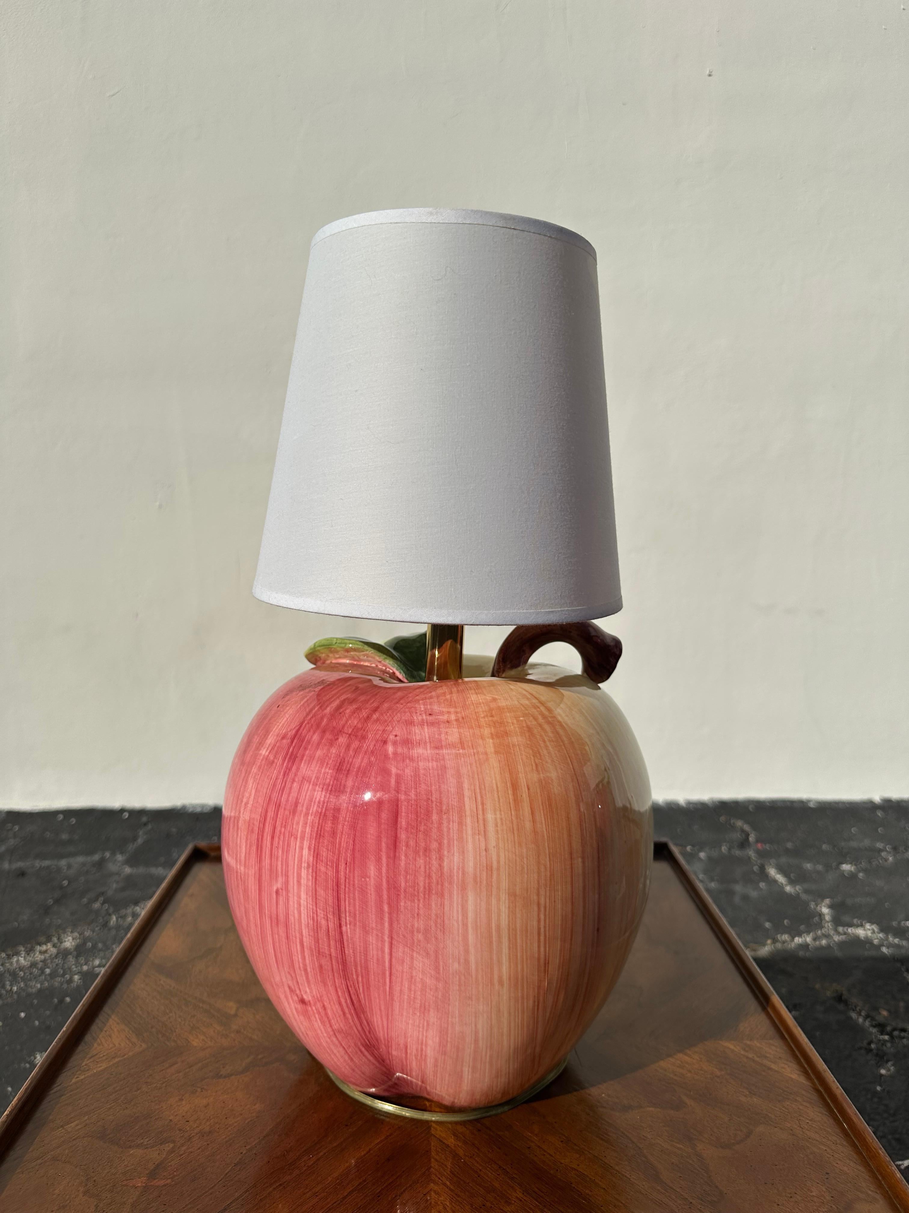 1970s Glazed Hand PaInted Sarreid Ltd. Ceramic Apple Lamps, Set of 2 In Excellent Condition In Fort Lauderdale, FL