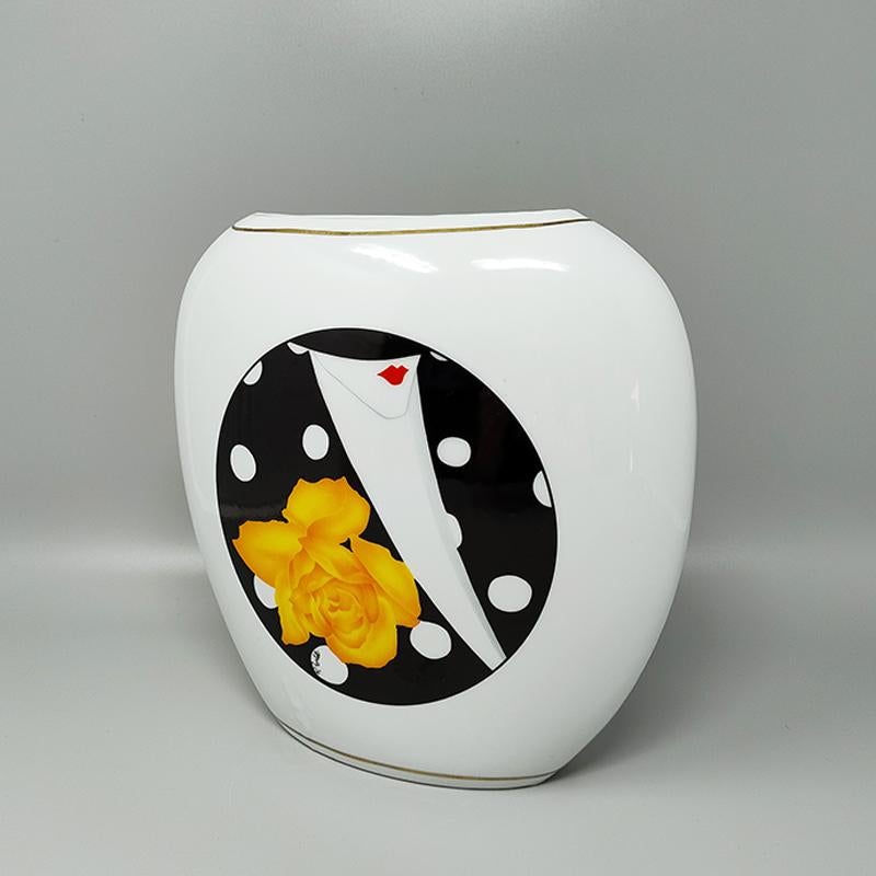 Mid-Century moderno Vaso in porcellana Gogeous degli anni '70 di R. Ortol per Limoges. Prodotto in Francia in vendita