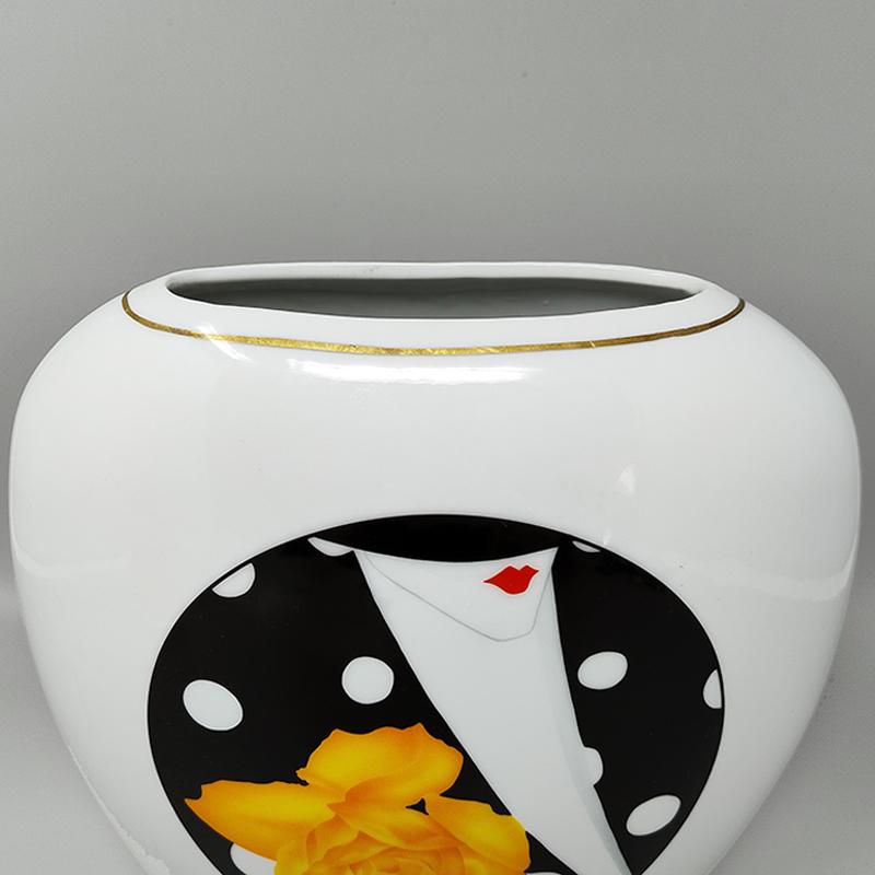 Vaso in porcellana Gogeous degli anni '70 di R. Ortol per Limoges. Prodotto in Francia In condizioni ottime in vendita a Milano, IT