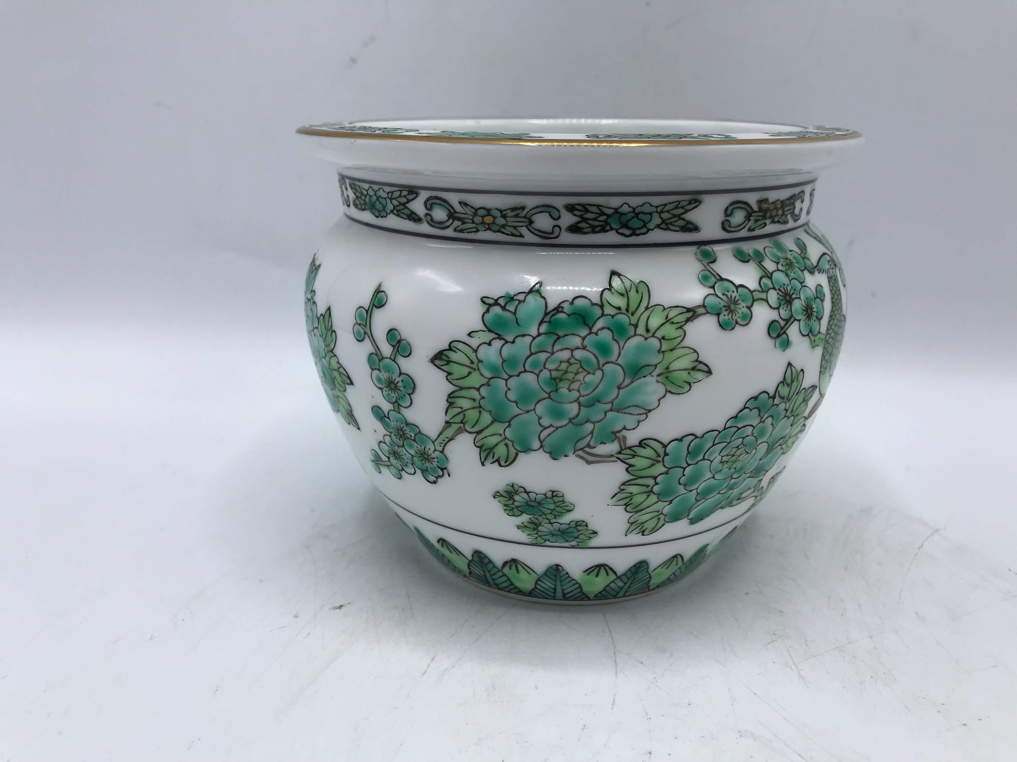 1970er Gold-Imari Übertopf in Grün und Weiß mit Pfauenmotiv 1