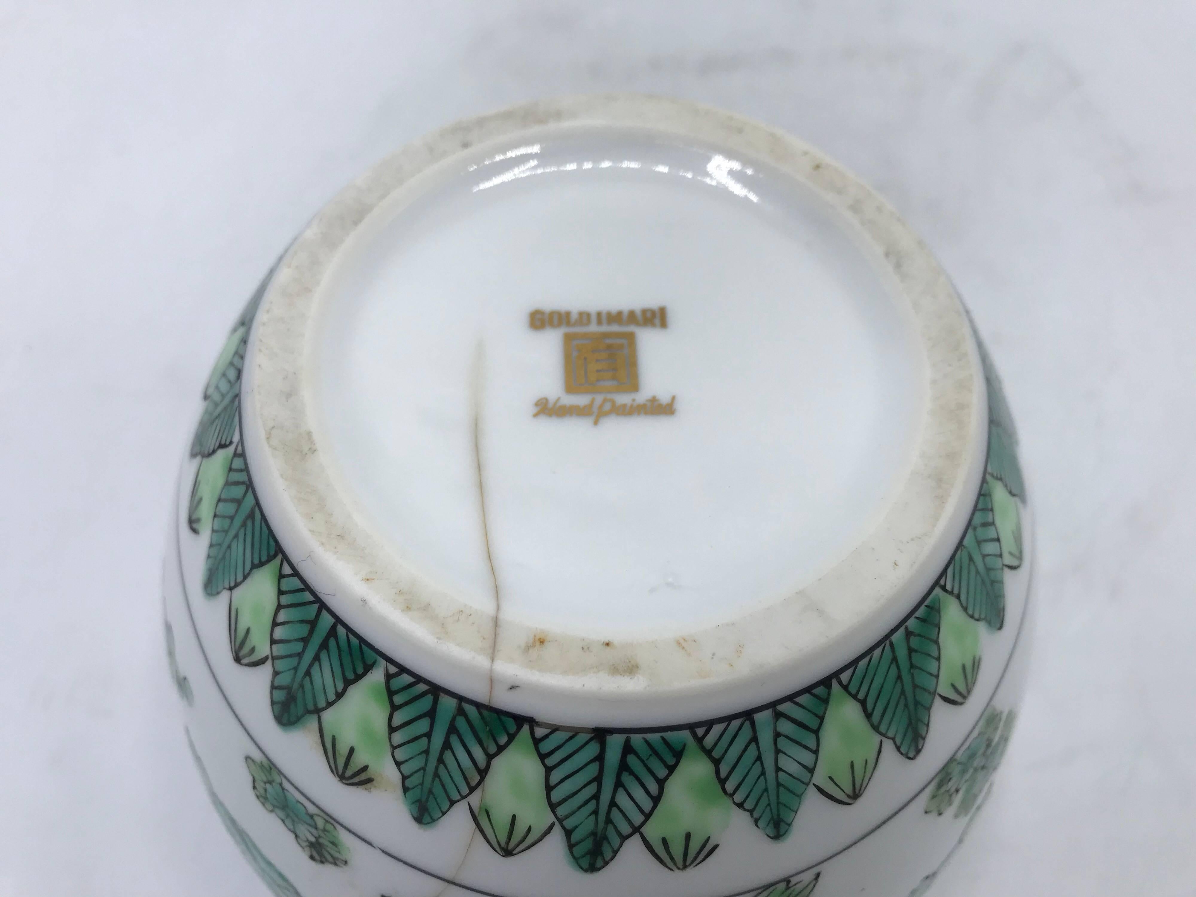 1970er Gold-Imari Übertopf in Grün und Weiß mit Pfauenmotiv 2