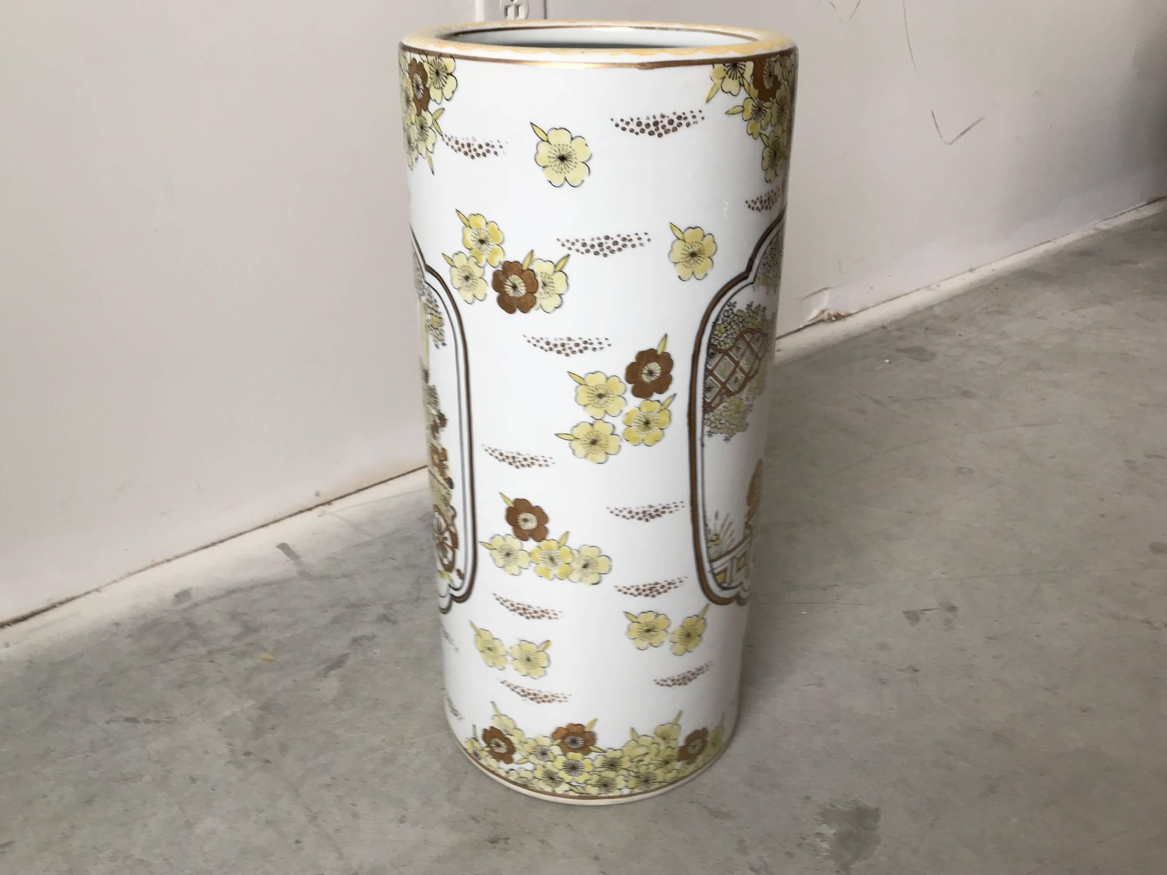 Asian 1970s Gold Imari Hand Painted White and Yellow Umbrella Stand For Sale