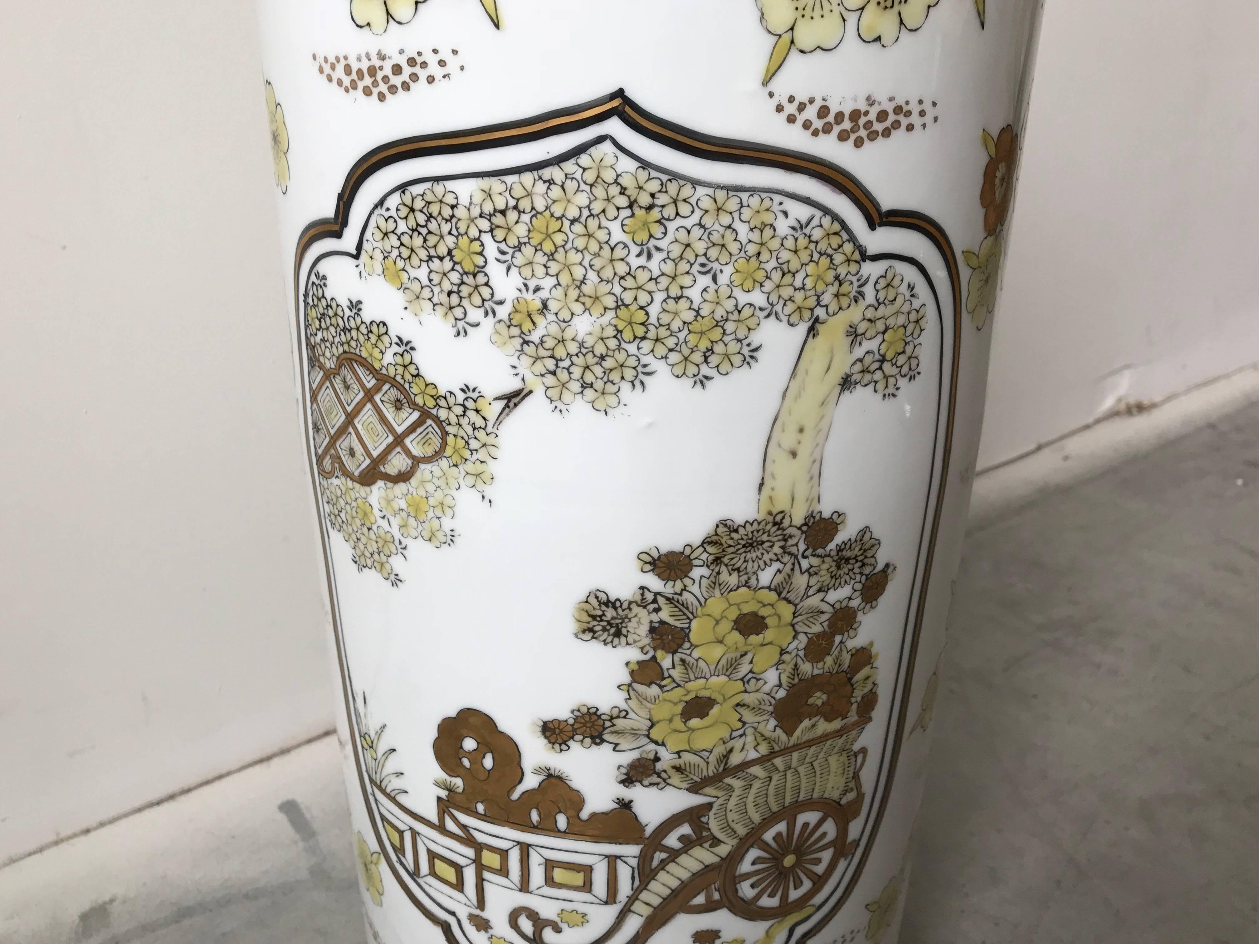 1970s Gold Imari Hand Painted White and Yellow Umbrella Stand In Good Condition For Sale In Richmond, VA