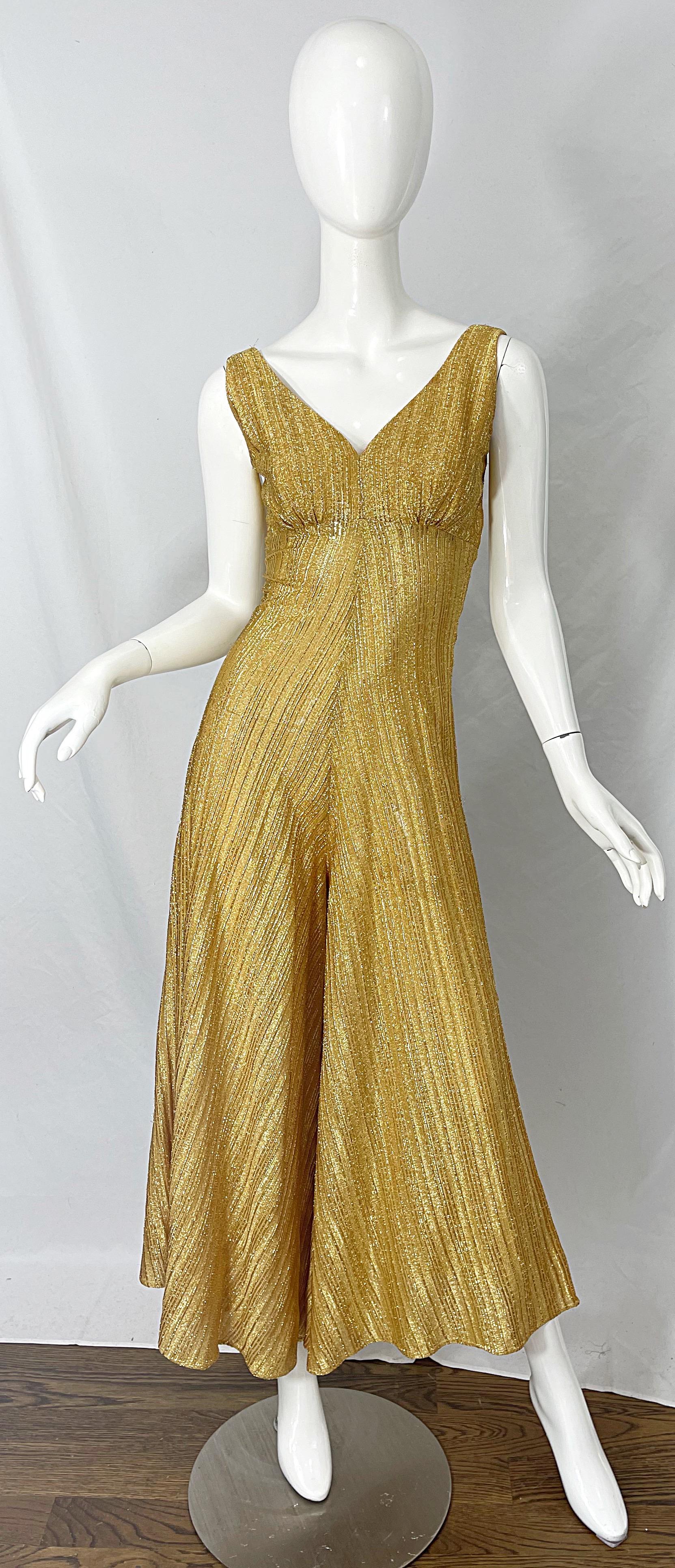 Amazing 1970s metallic gold lurex wide leg disco Studio 54 sleeveless jumpsuit ! Features a tailored bodice with flowy wide legs. Hidden zipper up the back with hook-and-eye closure. The perfect alternative to a dress.
In great