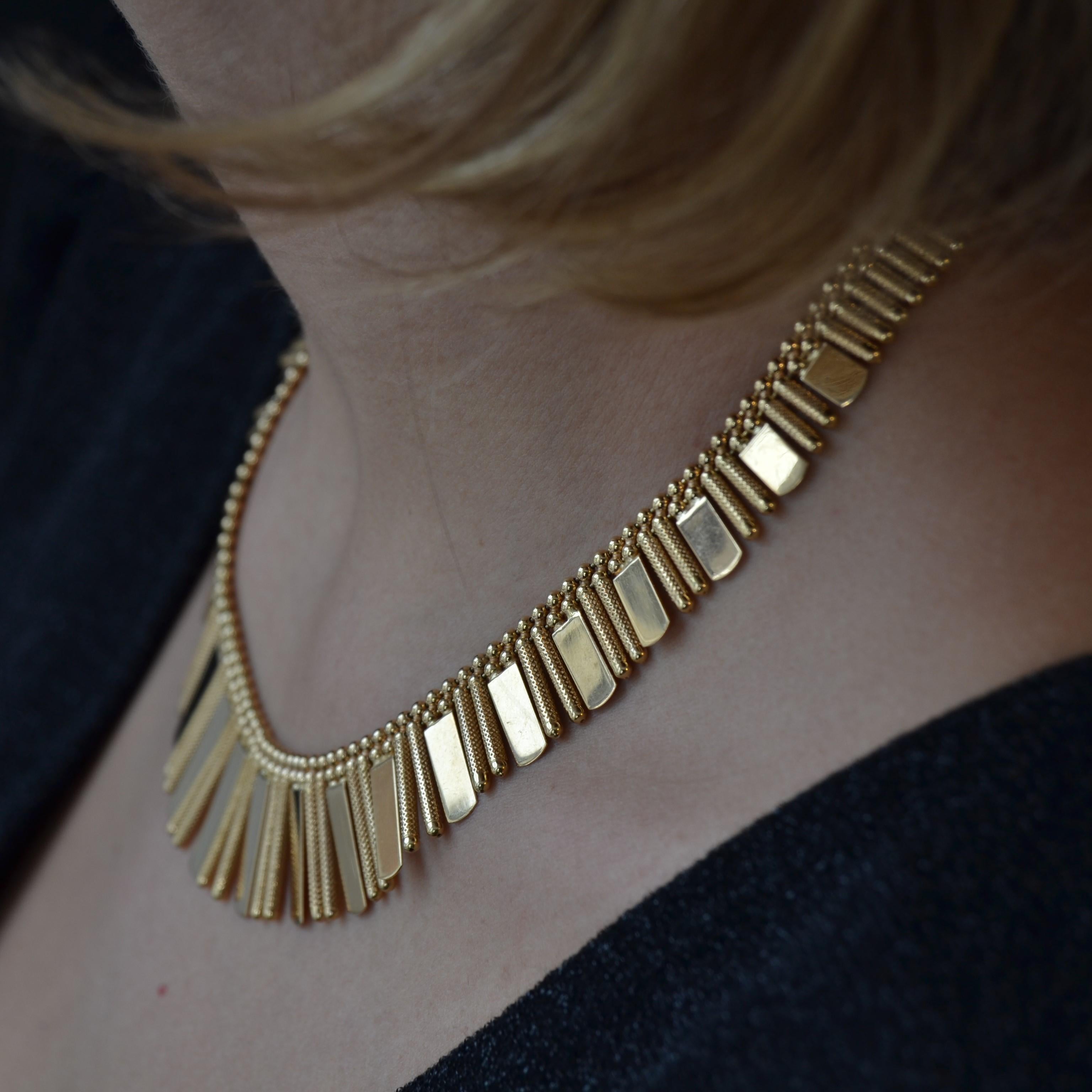 1970s Gold Necklace  In Excellent Condition In Poitiers, FR