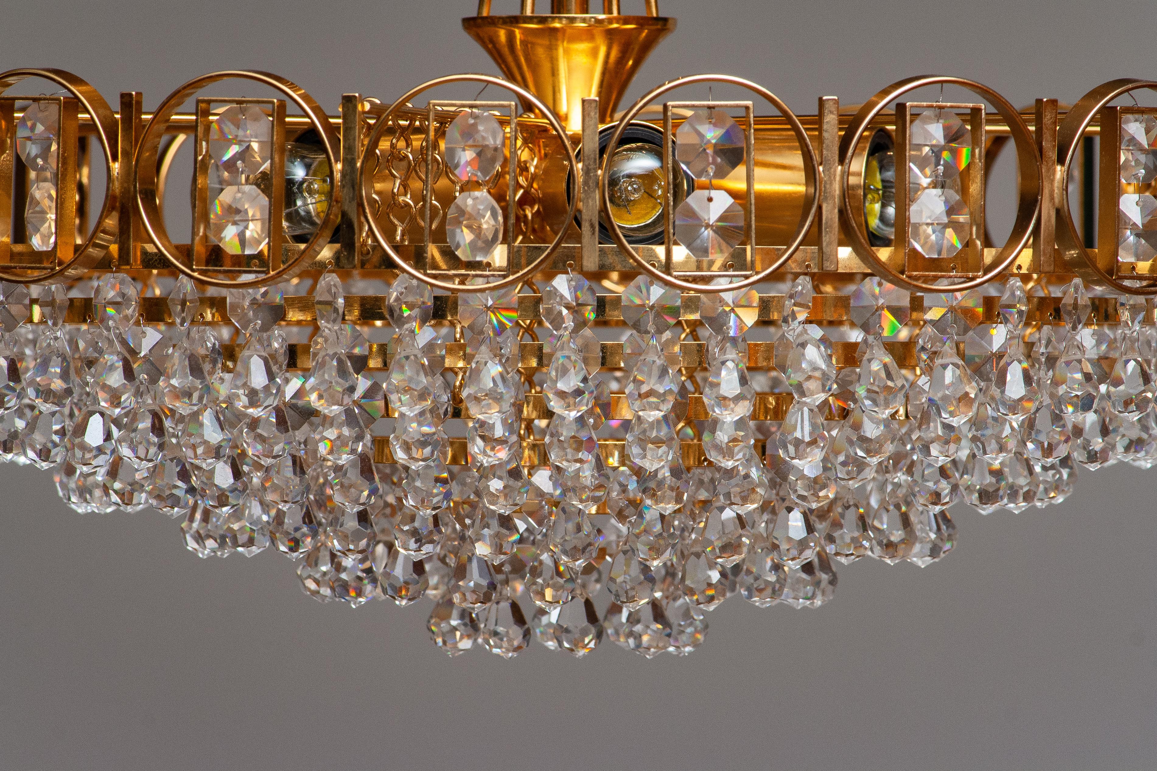 Fin du 20e siècle Lustre en laiton plaqué or avec cristaux à facettes fabriqué par Palwa, Allemagne, années 1970 en vente