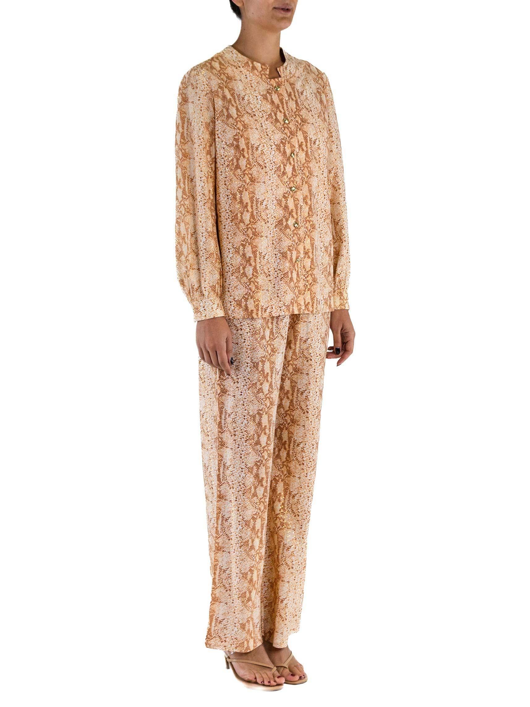 1970S Gold Snake Print Poly/Lurex Fine Knit Shirt & Pants Ensemble In Excellent Condition For Sale In New York, NY