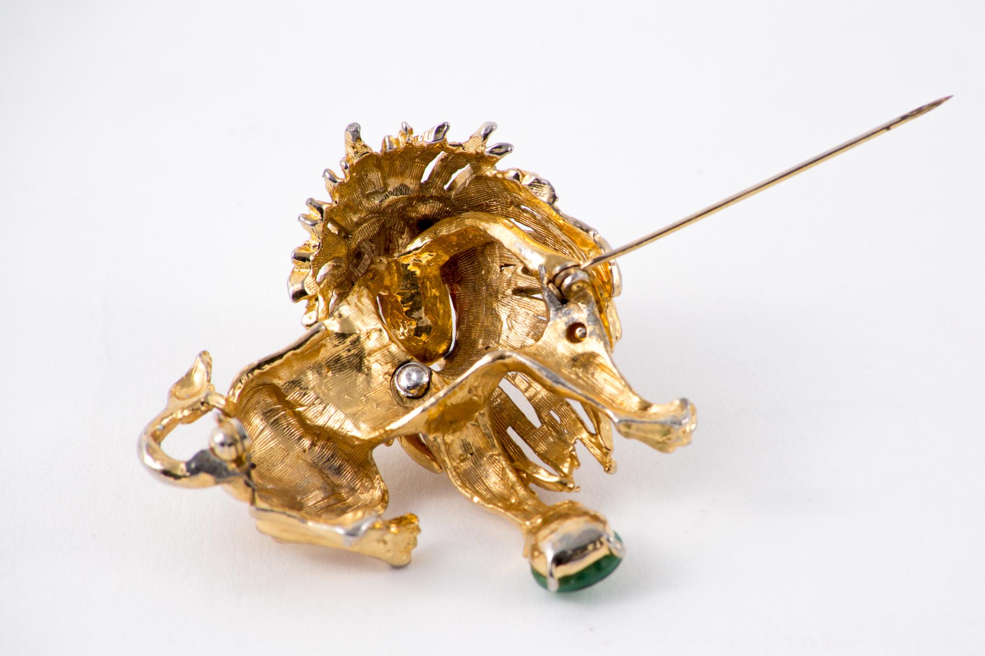 1970s Gold-Tone Lion Brooch  In Good Condition In Paris, FR