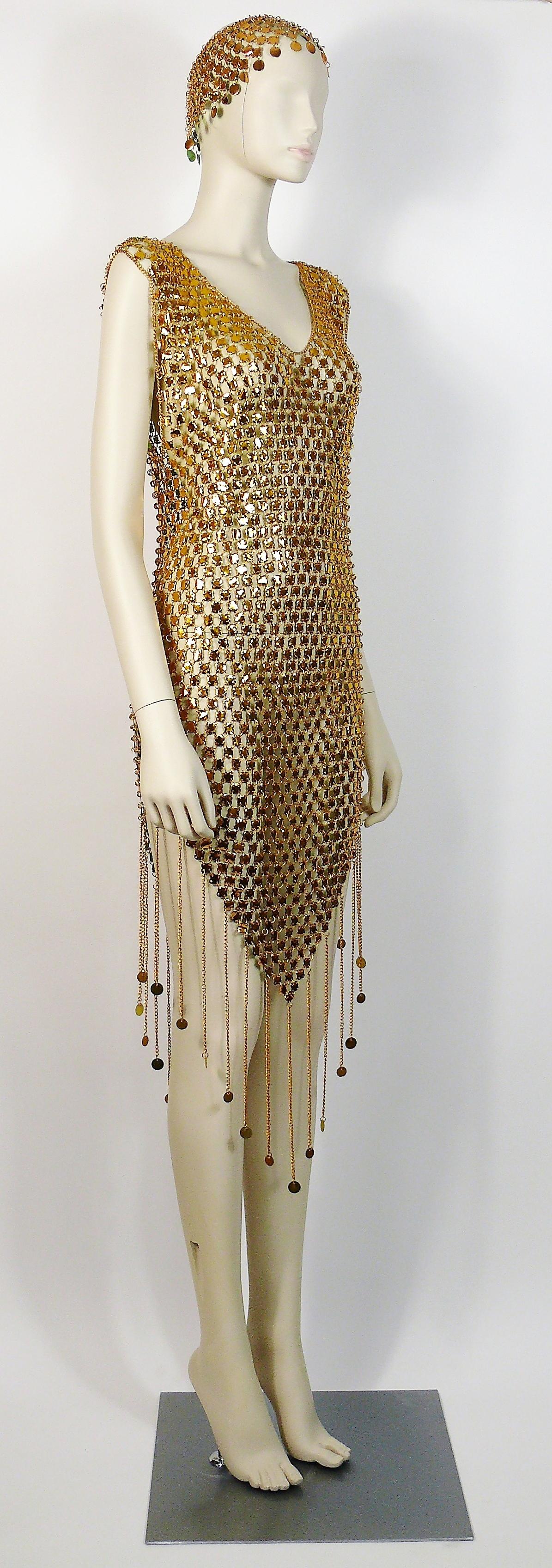 Gorgeous vintage 1970s chainmail dress featuring gold toned rhodoid quadrilobe discs linked with aluminium rings and fringes.

Slips on to wear.

The dress comes with its matching hat.

Photographied on a XS size mannequin.

Indicative measurements