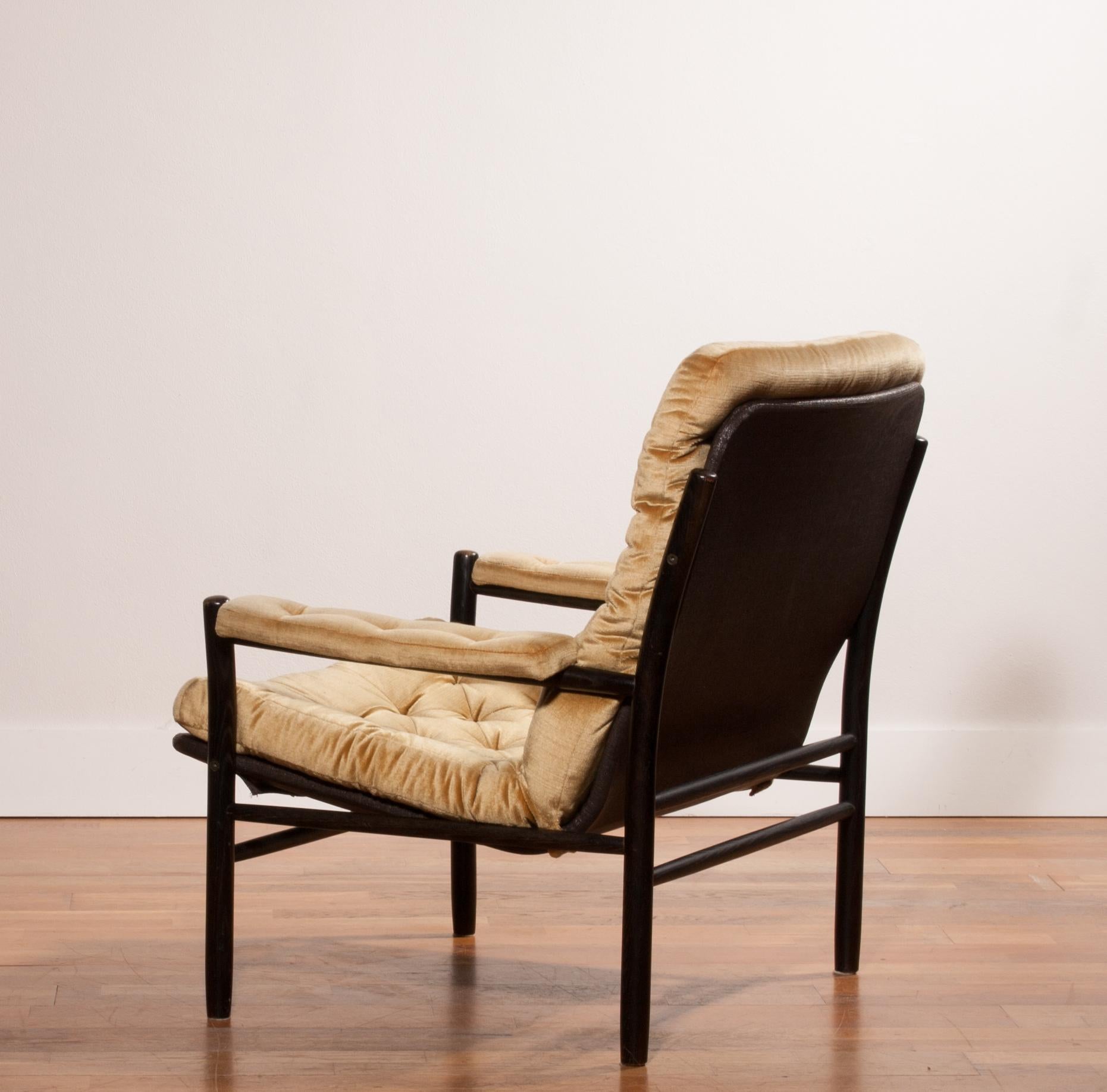 1970s, Gold Velours Lounge Chair by Kenneth Bergenblad for DUX, Sweden In Excellent Condition In Silvolde, Gelderland