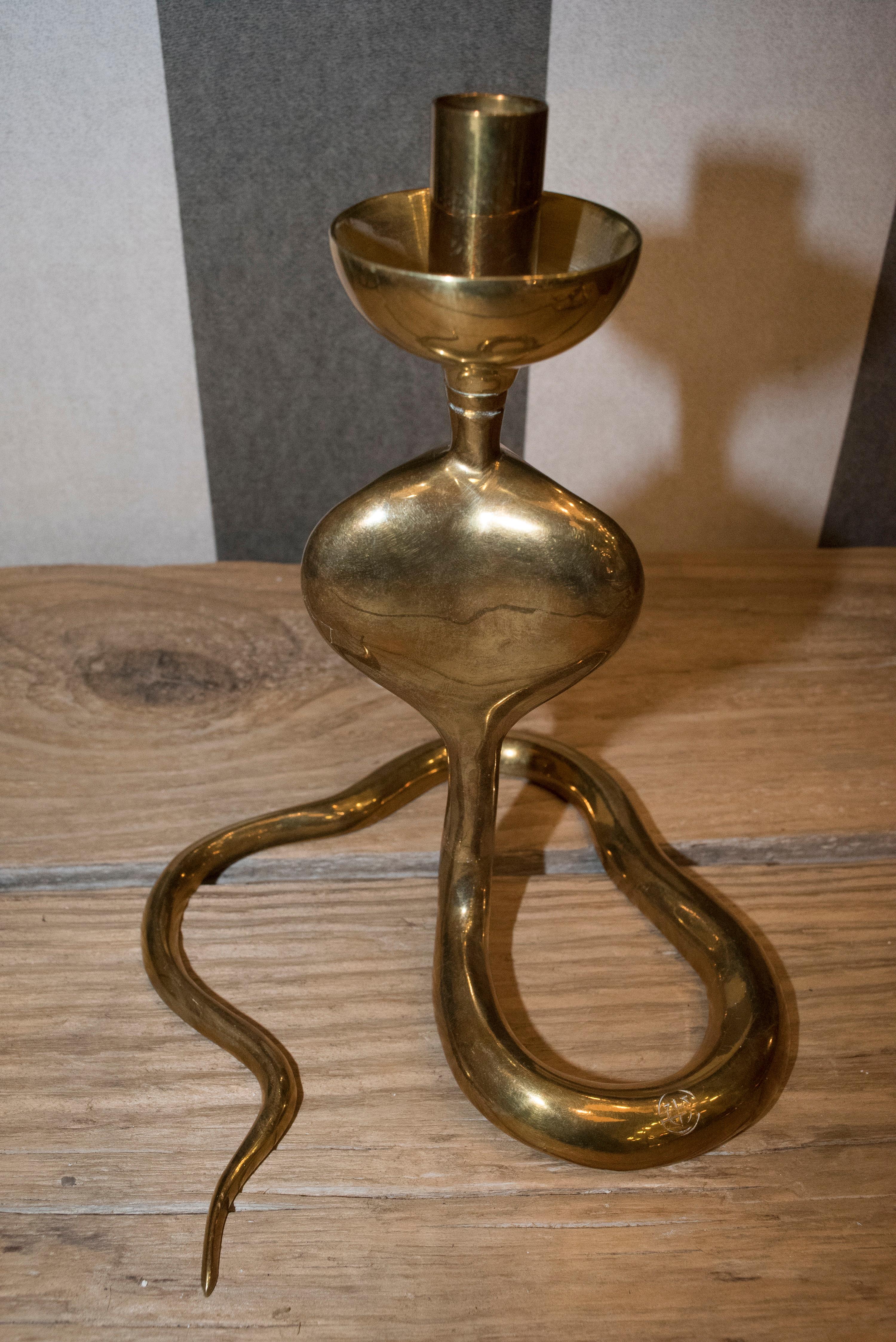 1970s Golden Brass Italian Couple of Cobra-Shaped Candelsticks, with Contrasts 8