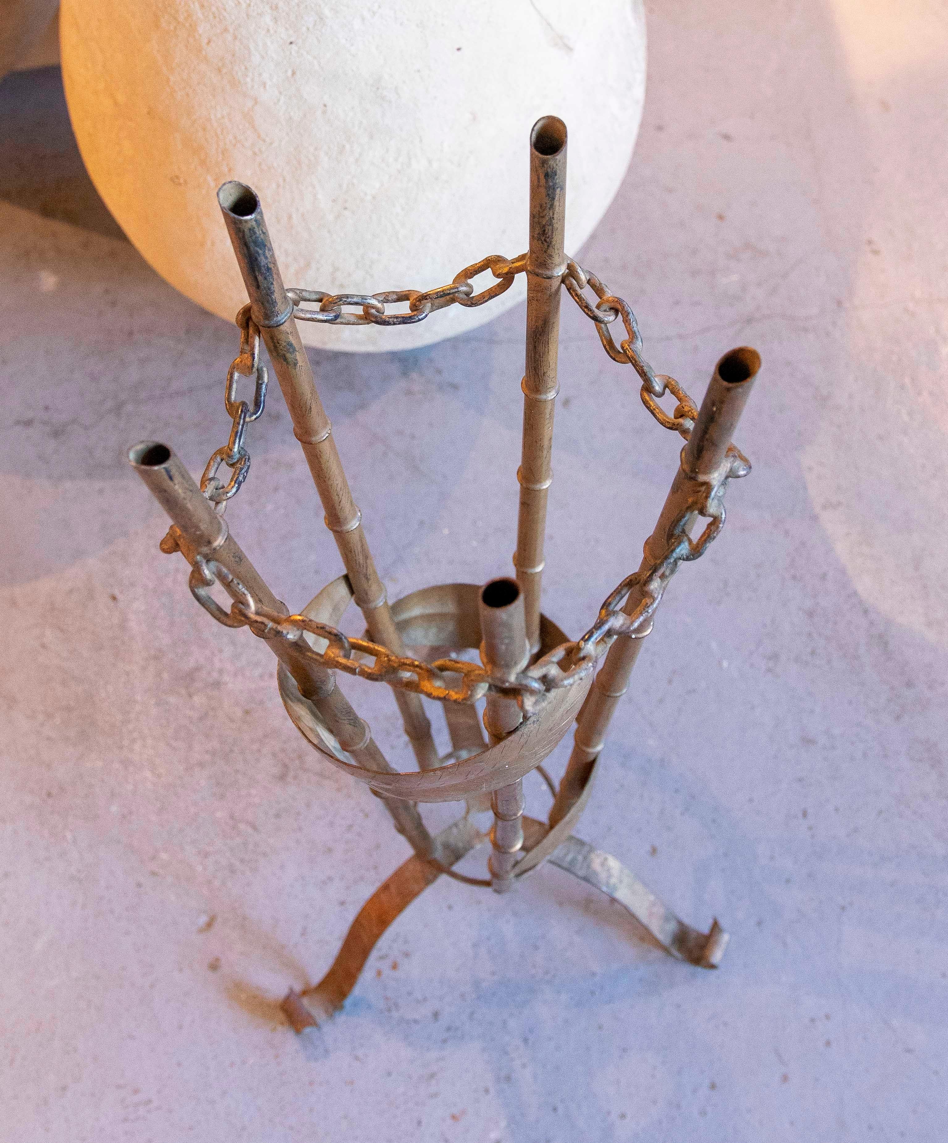 1970s Golden Iron Umbrella Stand Imitating Bamboo Leaves and Chain  For Sale 7
