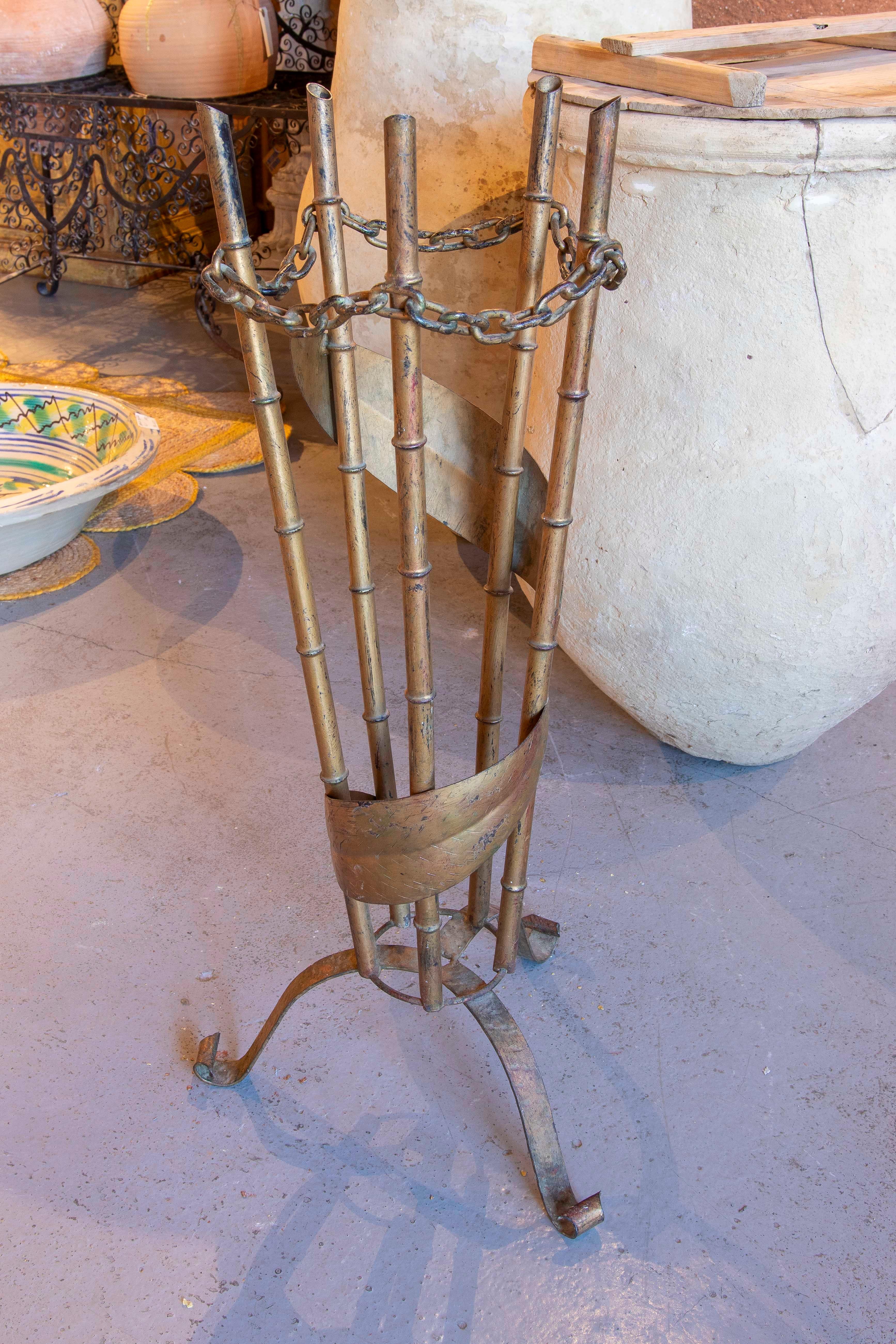 Spanish 1970s Golden Iron Umbrella Stand Imitating Bamboo Leaves and Chain  For Sale