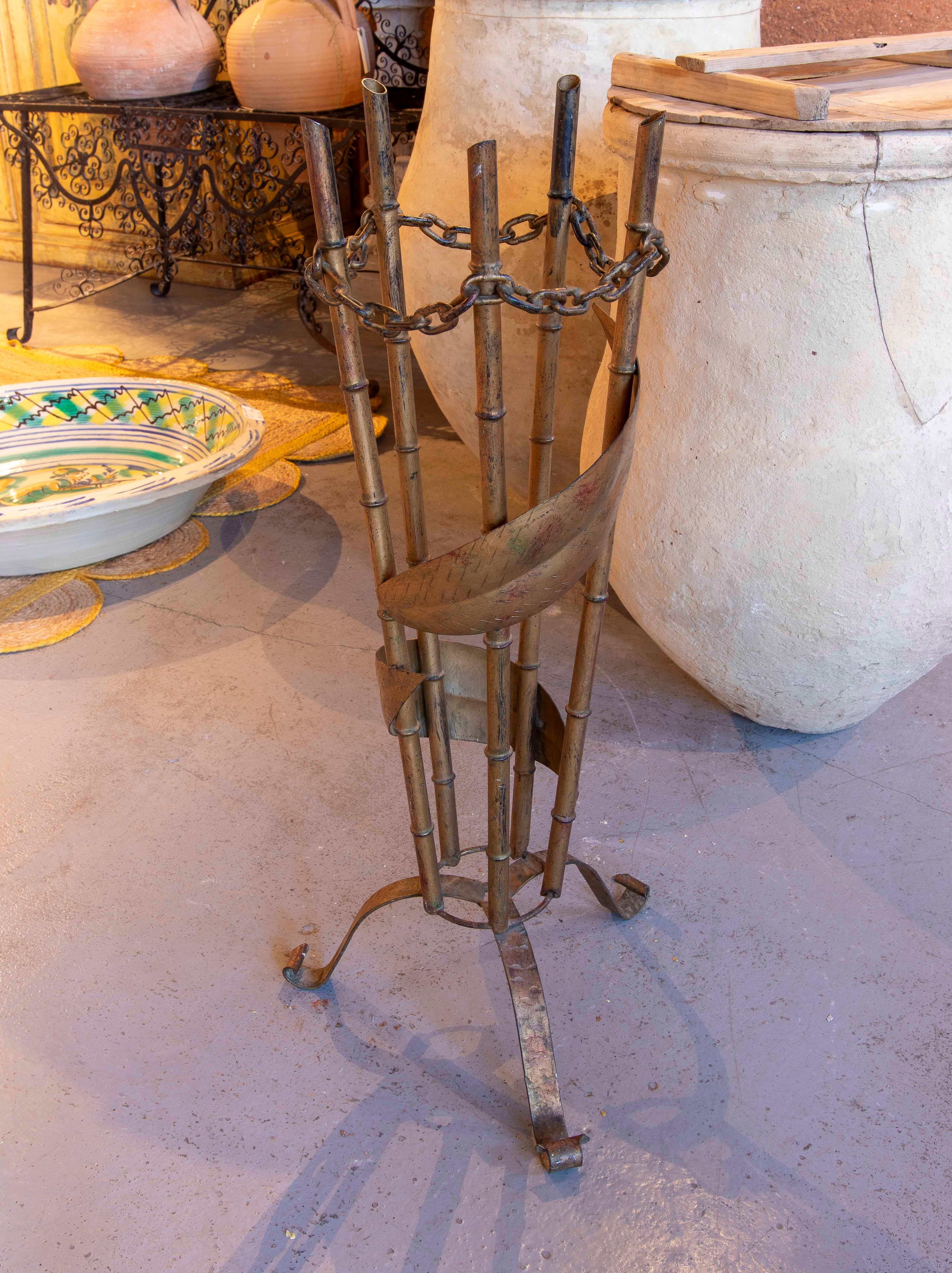20th Century 1970s Golden Iron Umbrella Stand Imitating Bamboo Leaves and Chain  For Sale