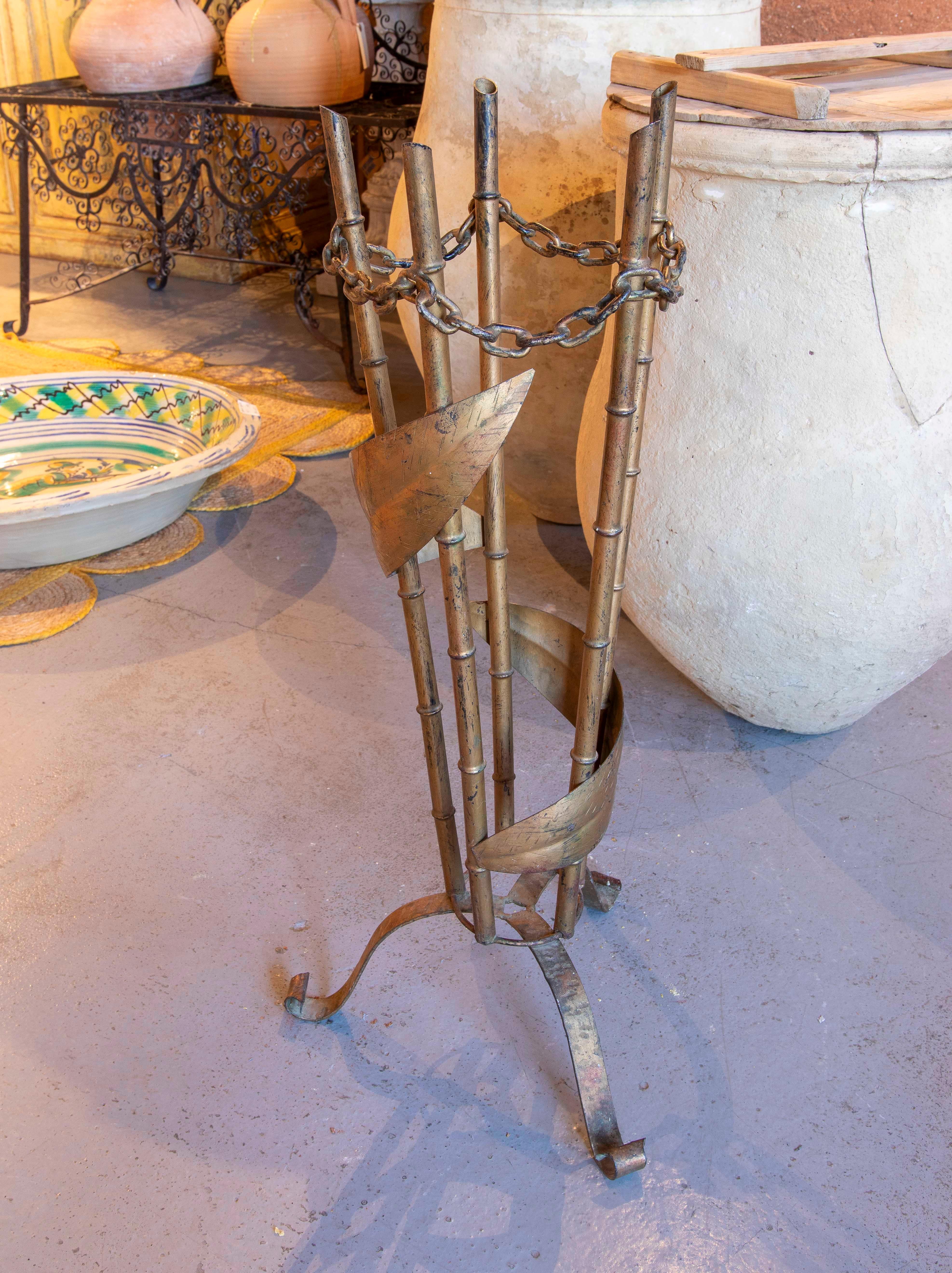 1970s Golden Iron Umbrella Stand Imitating Bamboo Leaves and Chain  For Sale 1