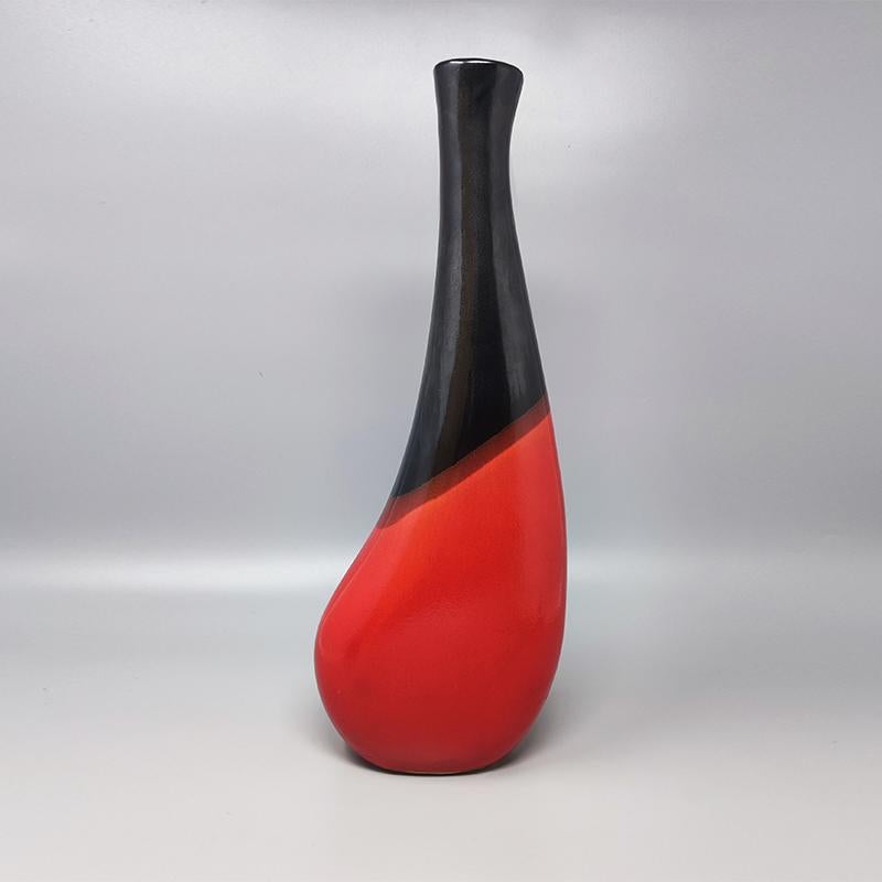 1970s Gorgeous big space age red vase by Marei Ceramic. Fabriqué en Allemagne. Ce vase est en excellent état. 
Dimension :
5,51