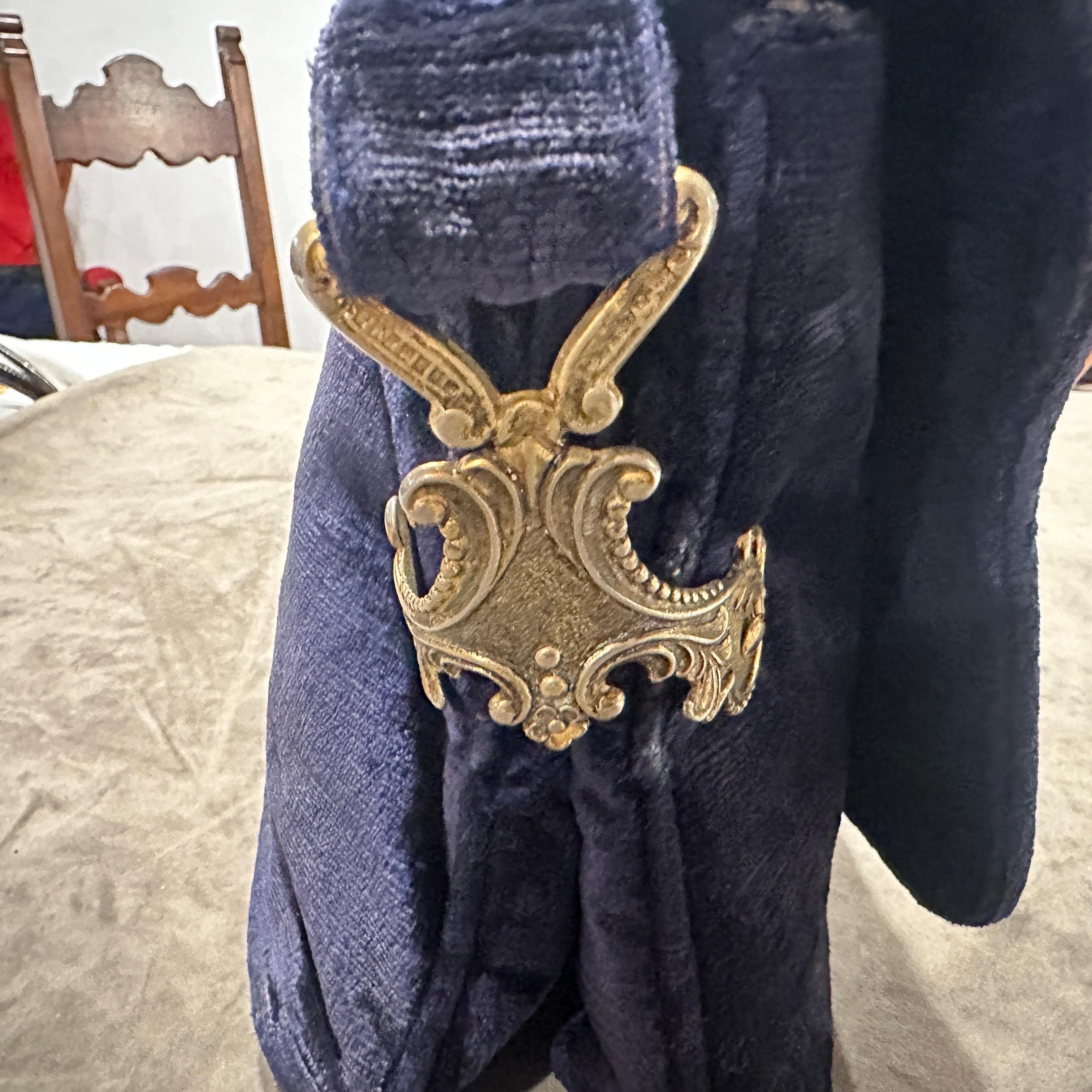 1970 - Magnifique sac à bandoulière italien en velours et laiton bleu et turquoise en vente 2