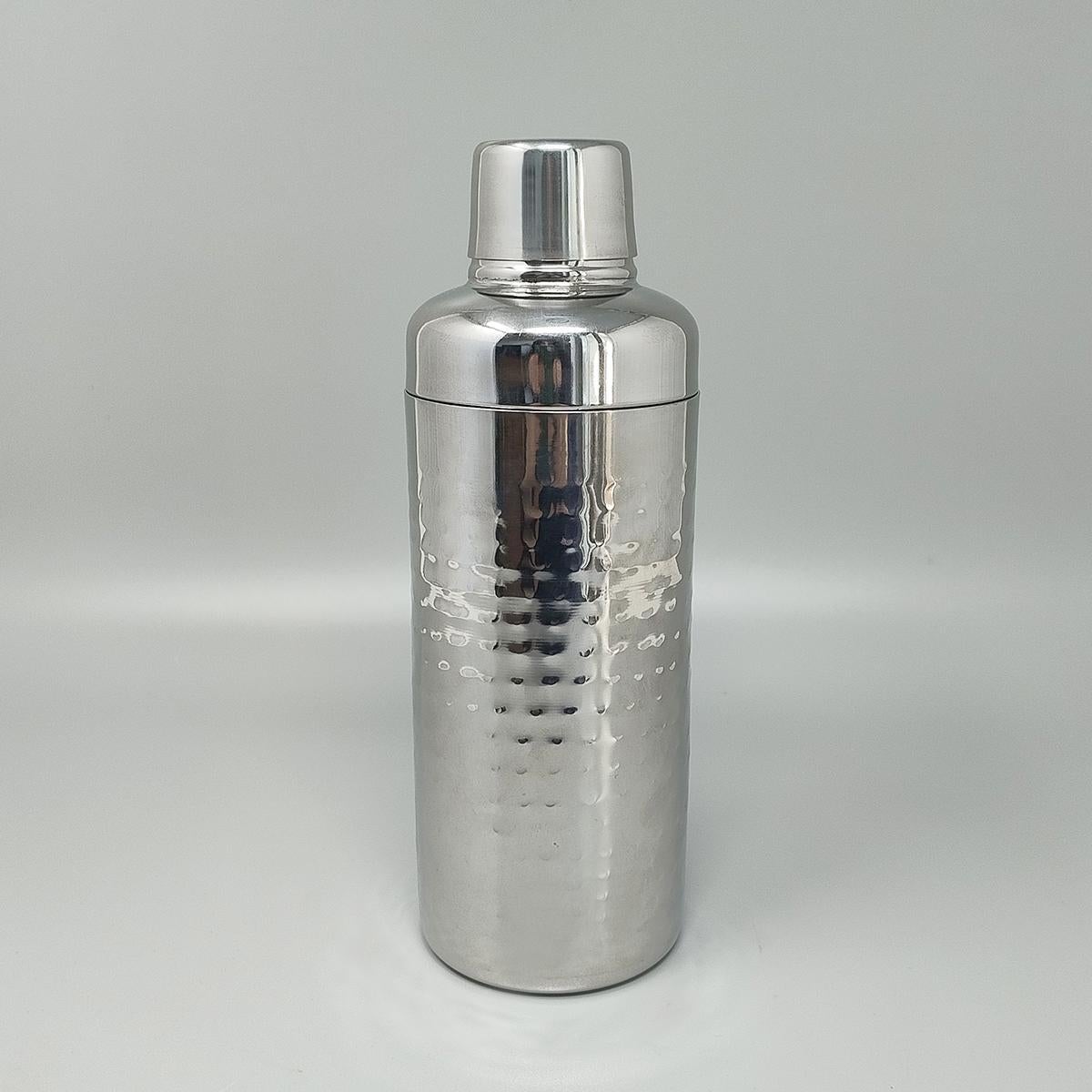 1970s Preciosa coctelera de Andrea Fontebasso. Fabricado en Italia. Firmado en la parte inferior. El diseño de esta coctelera es increíble por lo que es raro encontrarla. Está en excelentes condiciones
Dimensión:
Coctelera
diámetro 2,75 x 8,66
