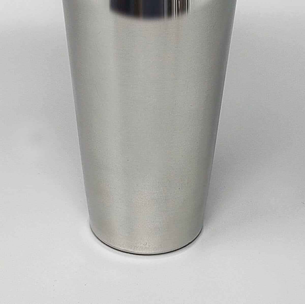 Acier inoxydable Magnifique shaker à cocktail des années 1970. Fabriqué en Italie en vente