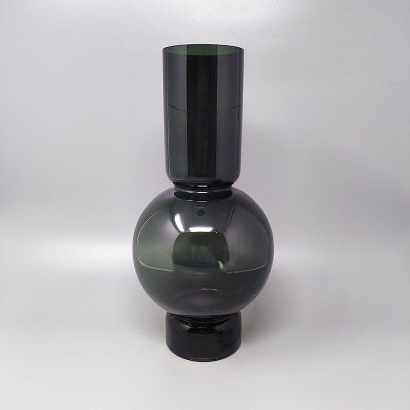 1970s Gorgeous dark green vase by Ca dei Vetrai, handmade in Murano glass. Made in Italy. This vase is in excellent condition. Made in Italy.
diameter 7.08 x 14.56 H inches
diameter 18 cm x 37 H cm.