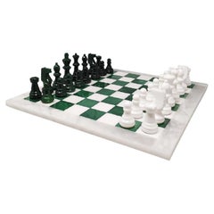 Superbe ensemble d'échecs verts et blancs en albâtre Volterra fait à la main, années 1970