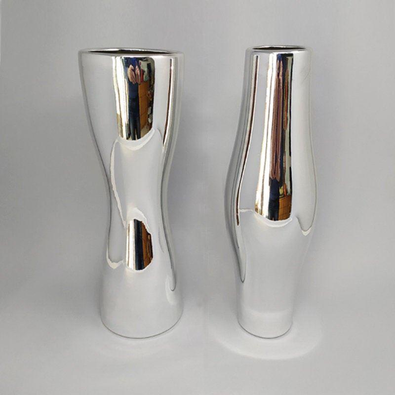 Wunderschönes Paar Vasen aus Keramik aus den 1970er Jahren. Hergestellt in Italien (Italienisch) im Angebot