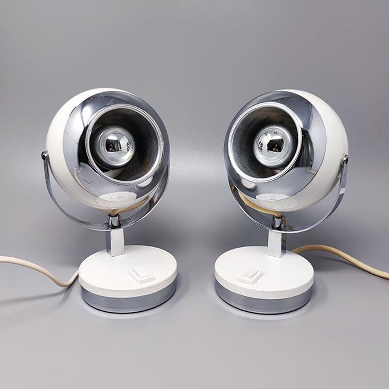 1970er Jahre Wunderschönes Paar weißer Augentischlampen von Veneta Lumi, hergestellt in Italien (Moderne der Mitte des Jahrhunderts) im Angebot