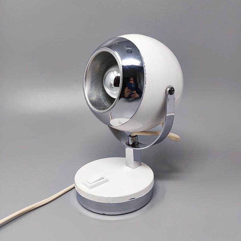 1970er Jahre Wunderschönes Paar weißer Augentischlampen von Veneta Lumi, hergestellt in Italien im Zustand „Gut“ im Angebot in Milano, IT