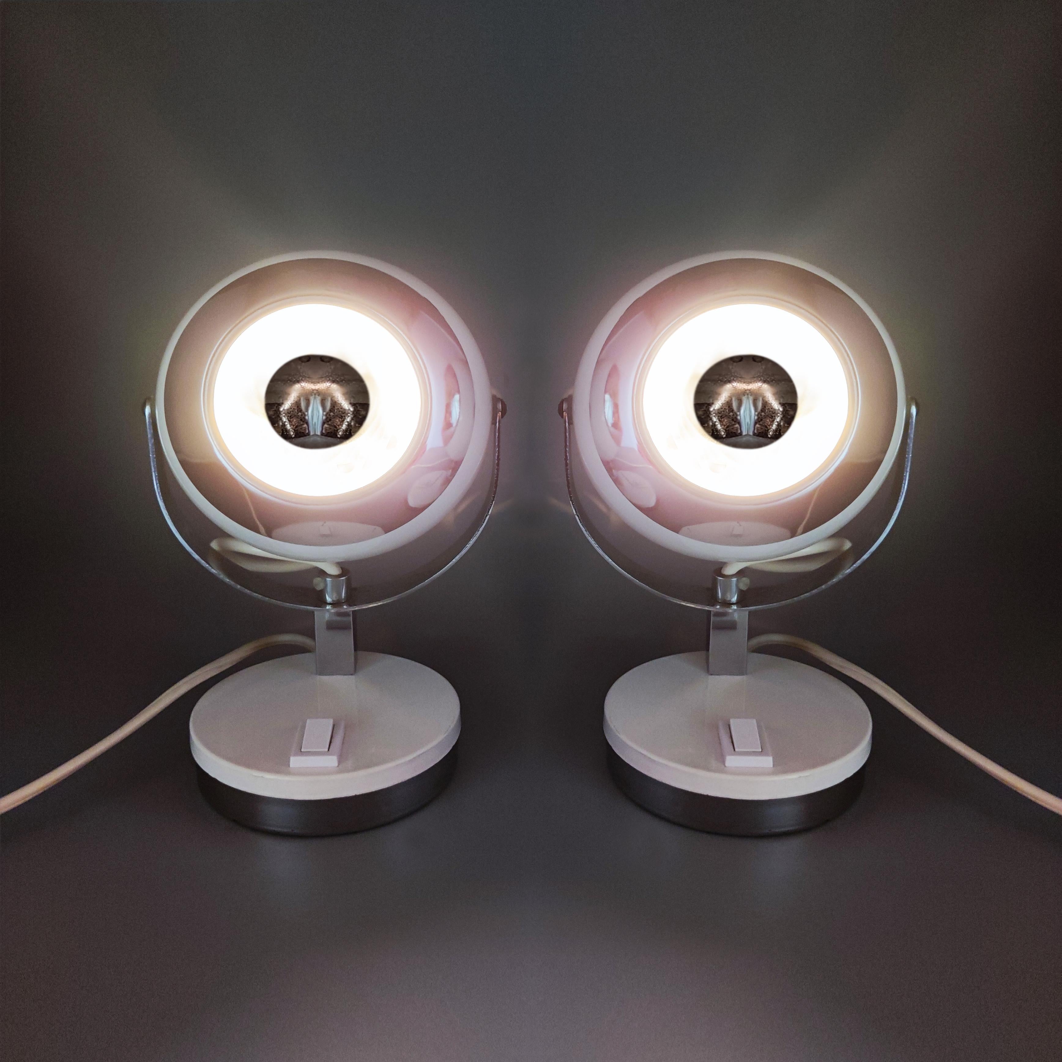 Metal 1970s Gorgeous Pair of White Eyeball Table Lamps by Veneta Lumi, Made in Italy For Sale