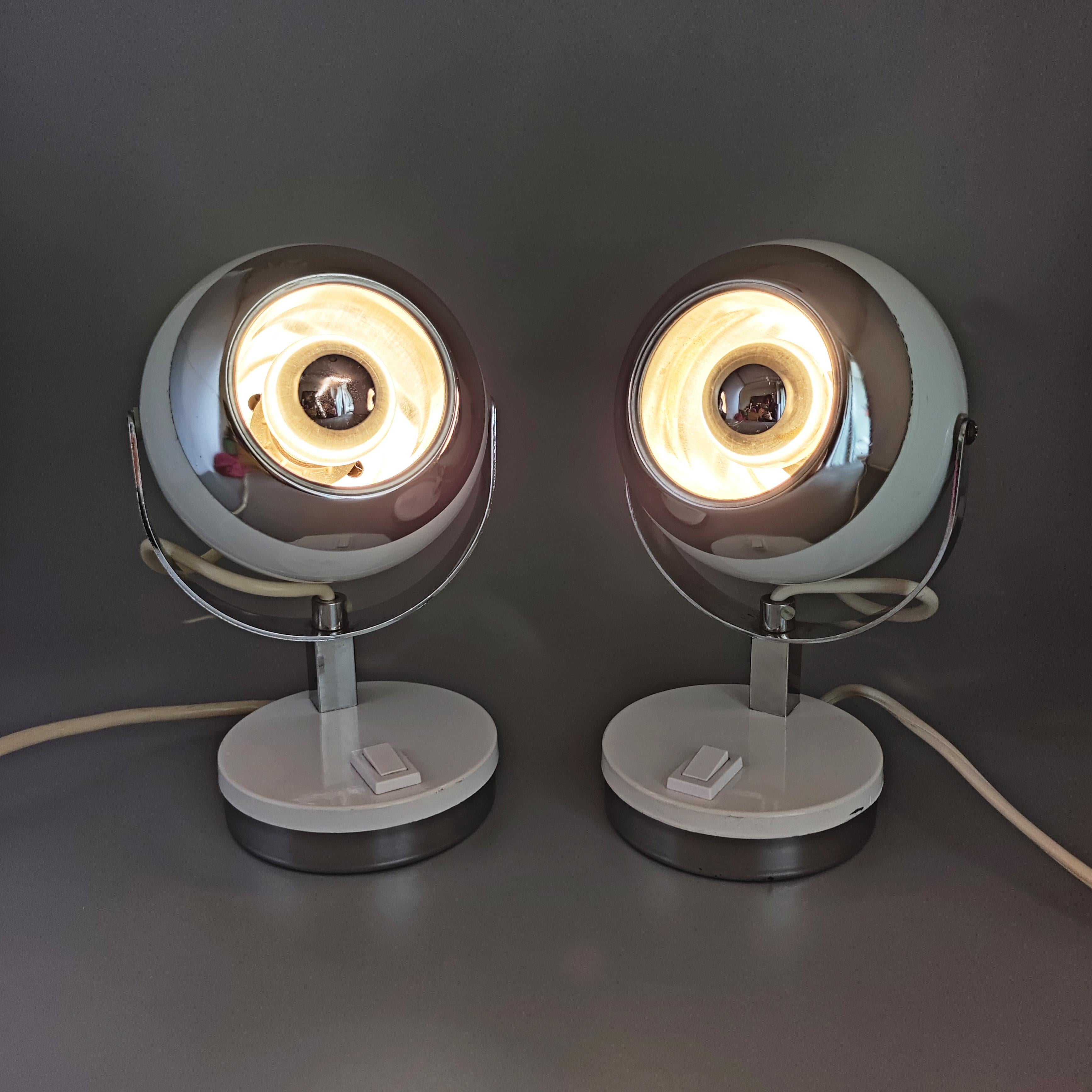 1970s Gorgeous Pair of White Eyeball Table Lamps by Veneta Lumi, Made in Italy For Sale 1
