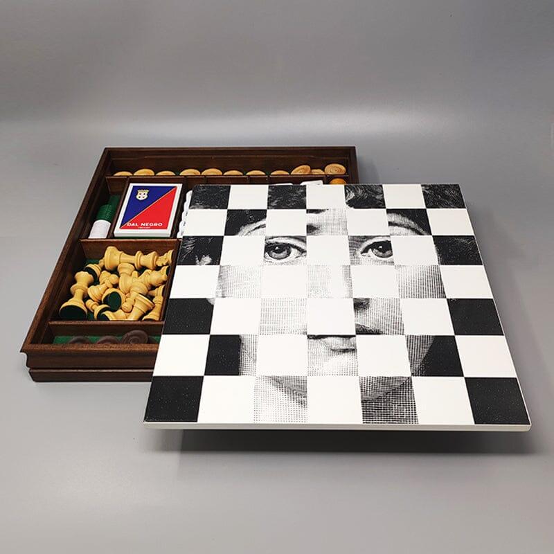Noyer Superbe plateau d'échecs Piero Fornasetti des années 1970 - Boîte de jeu. Fabriqué en Italie en vente