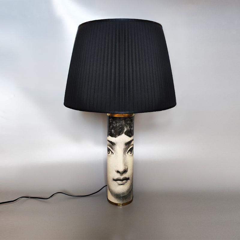 1970s Gorgeous Piero Fornasetti table lamp. Made in Italy (Not a Replica), this lamp is in excellent condition, signed at the bottom and it works perfectly. The black silk lamp shade is included.
Dimension with the lamp shade
diameter 15,74