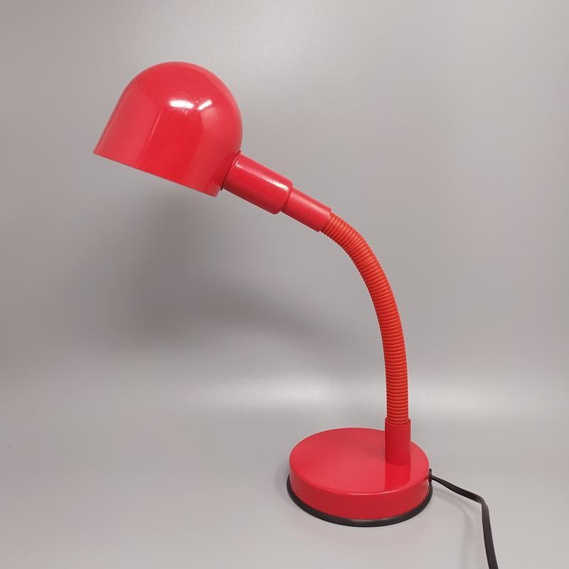 Preciosa lámpara de mesa roja de los años 70 de Veneta Lumi, Made in Italy Moderno de mediados de siglo en venta