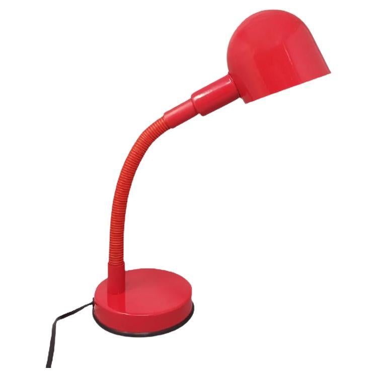 Magnifique lampe de bureau rouge des années 1970 par Veneta Lumi, fabriquée en Italie en vente