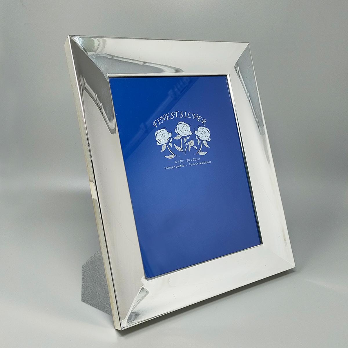 Años 70 Impresionante marco de fotos chapado en plata. Fabricado en Italia
El artículo está en excelentes condiciones .
El tamaño de la foto es 6,29 x 9,05 pulgadas - cm 16 x cm 23 H cm
Dimensión
9,84 x 5,11 x 12,20 pulgadas
cm 25 x 13 x cm 31 H