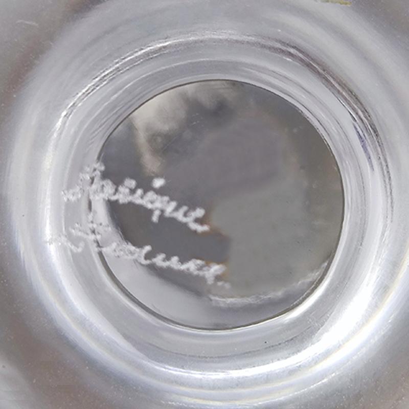 Cristal Magnifique ensemble à fumer des années 1970 par Lalique, signé sur le fond, fabriqué en France en vente